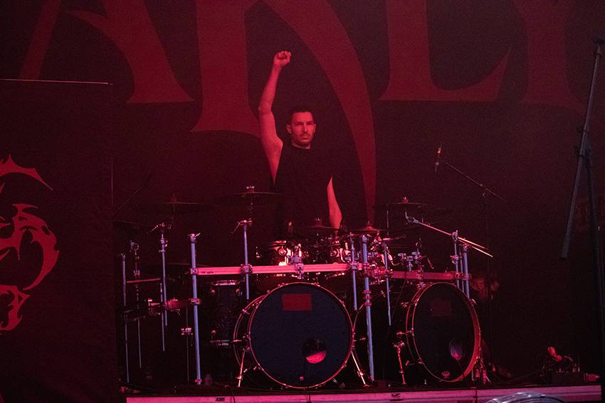 Pekelný pátek na Basinfirefestu. Gutalax rozpoutal naprostý chaos, temný set odehráli Kataklysm a svými magickými tóny bavili i Deloraine