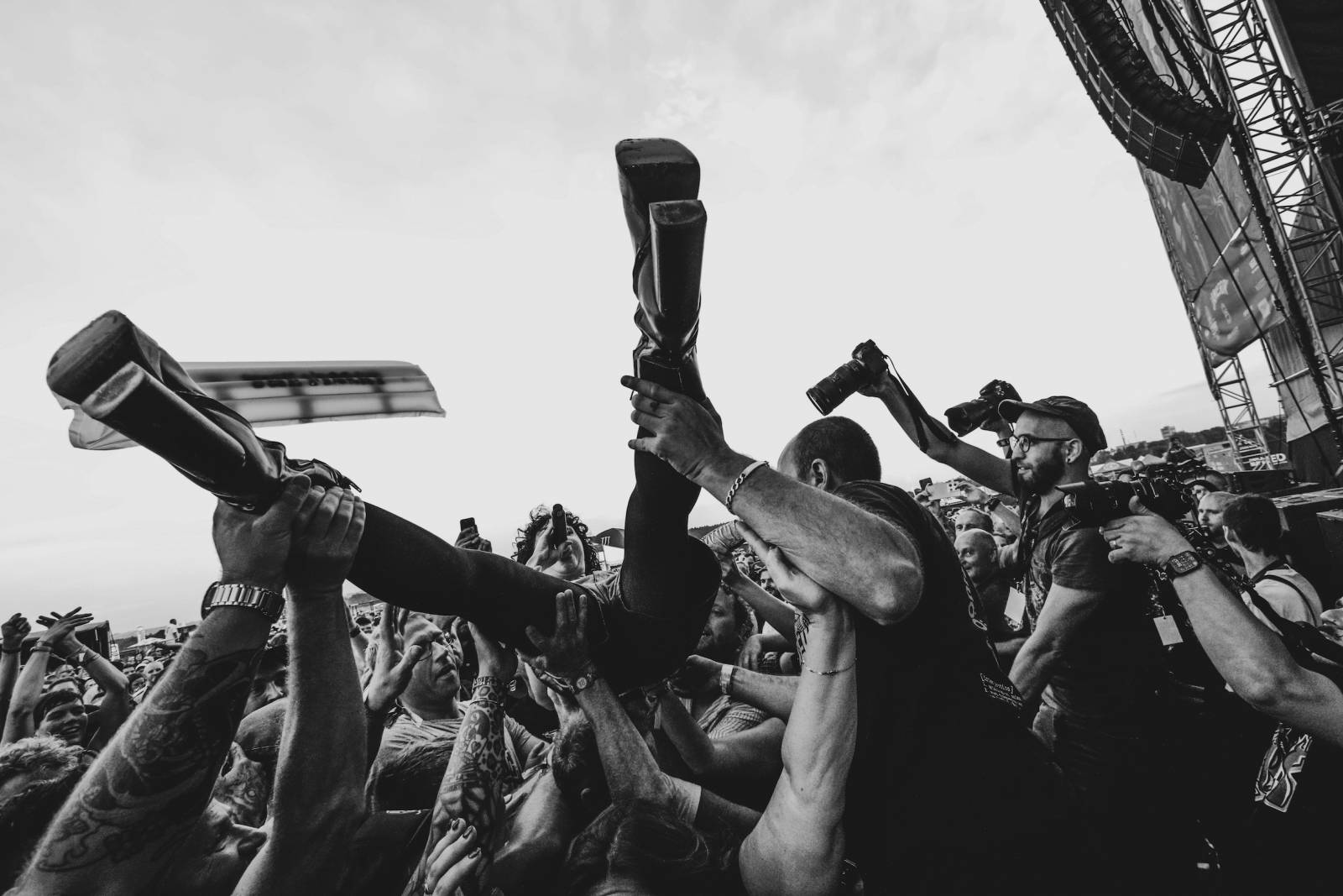 Mighty Sounds, den první: Legendární Cock Sparrer, srdíčkoví Polar a australské krysičky Dune Rats