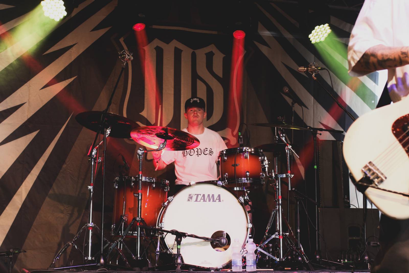 Mighty Sounds, den první: Legendární Cock Sparrer, srdíčkoví Polar a australské krysičky Dune Rats