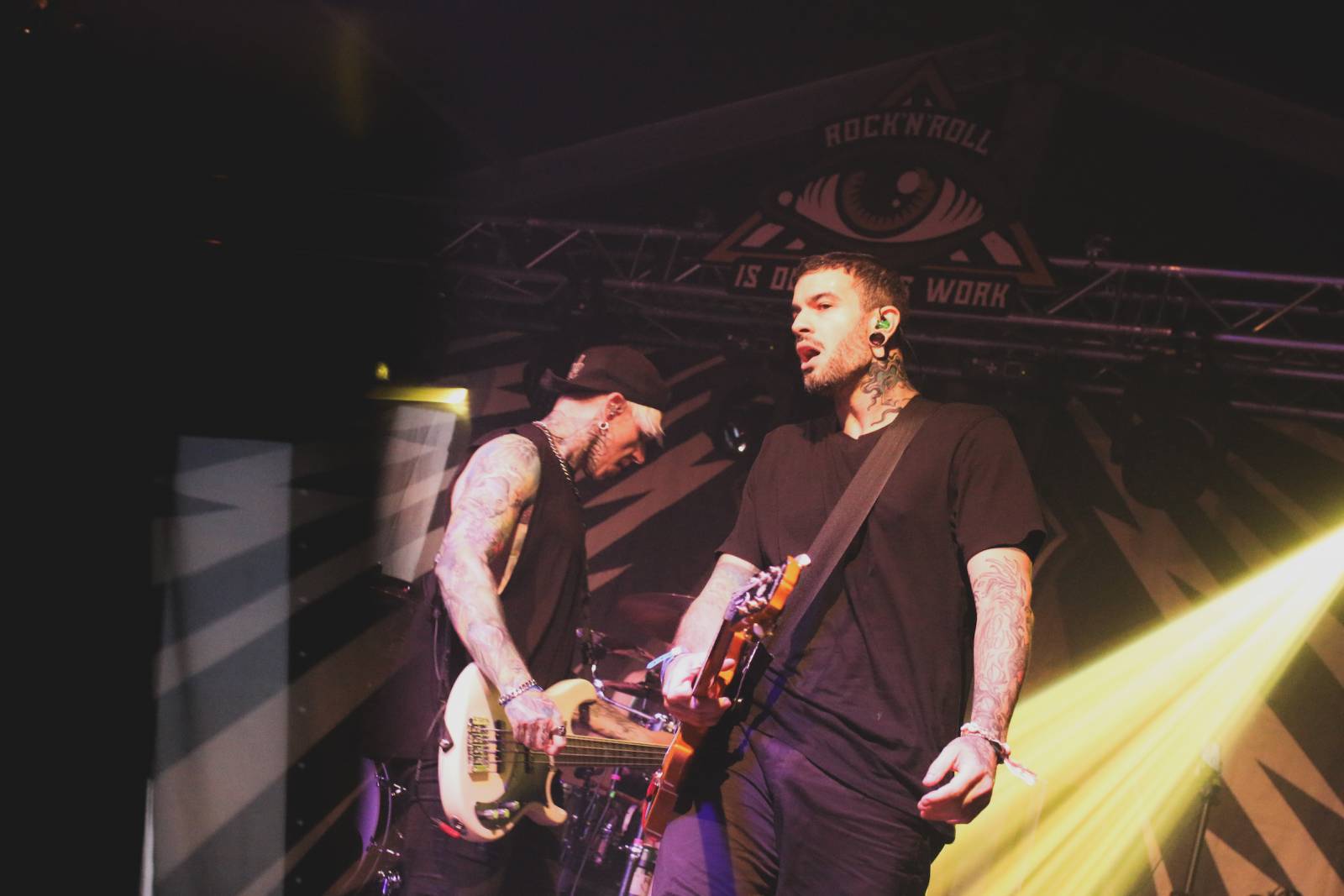 Mighty Sounds, den první: Legendární Cock Sparrer, srdíčkoví Polar a australské krysičky Dune Rats