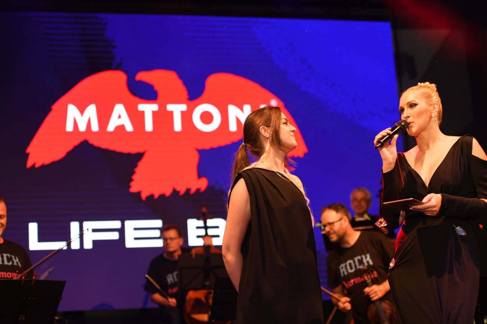 Na Mattoni Life Baru ve Varech to žije, nabízí koncerty i módní přehlídky