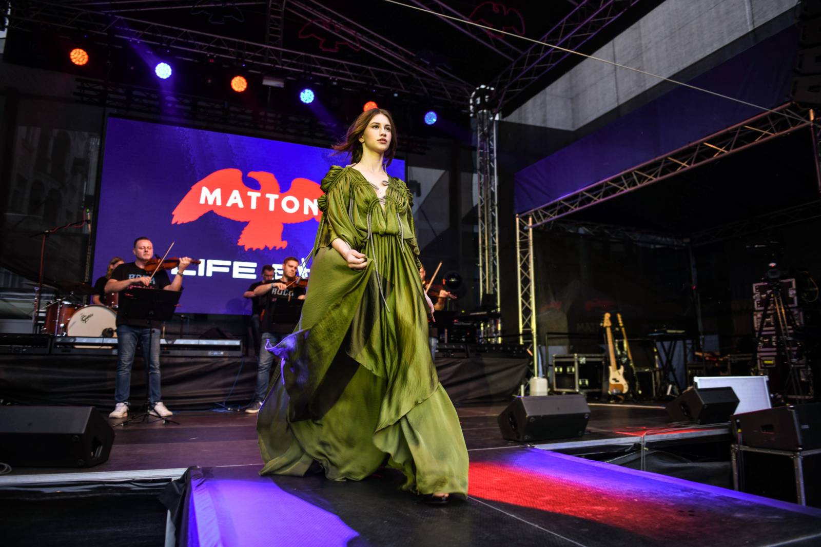 Na Mattoni Life Baru ve Varech to žije, nabízí koncerty i módní přehlídky