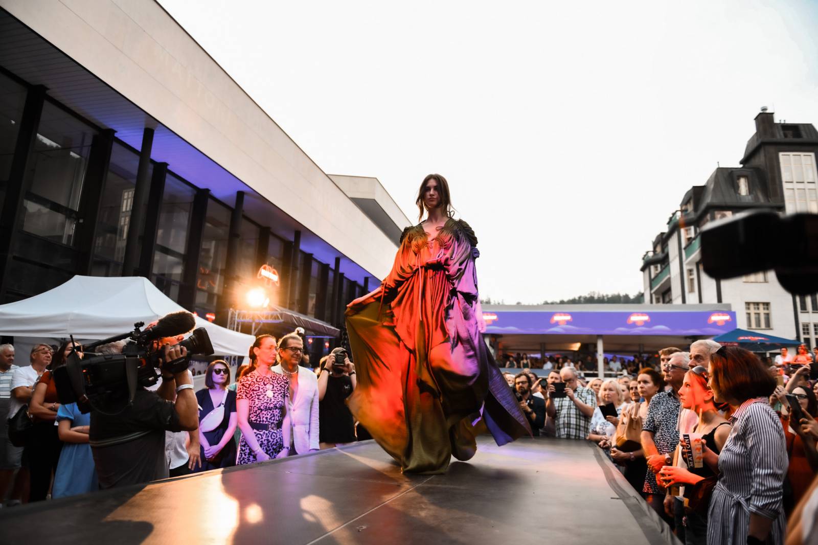 Na Mattoni Life Baru ve Varech to žije, nabízí koncerty i módní přehlídky