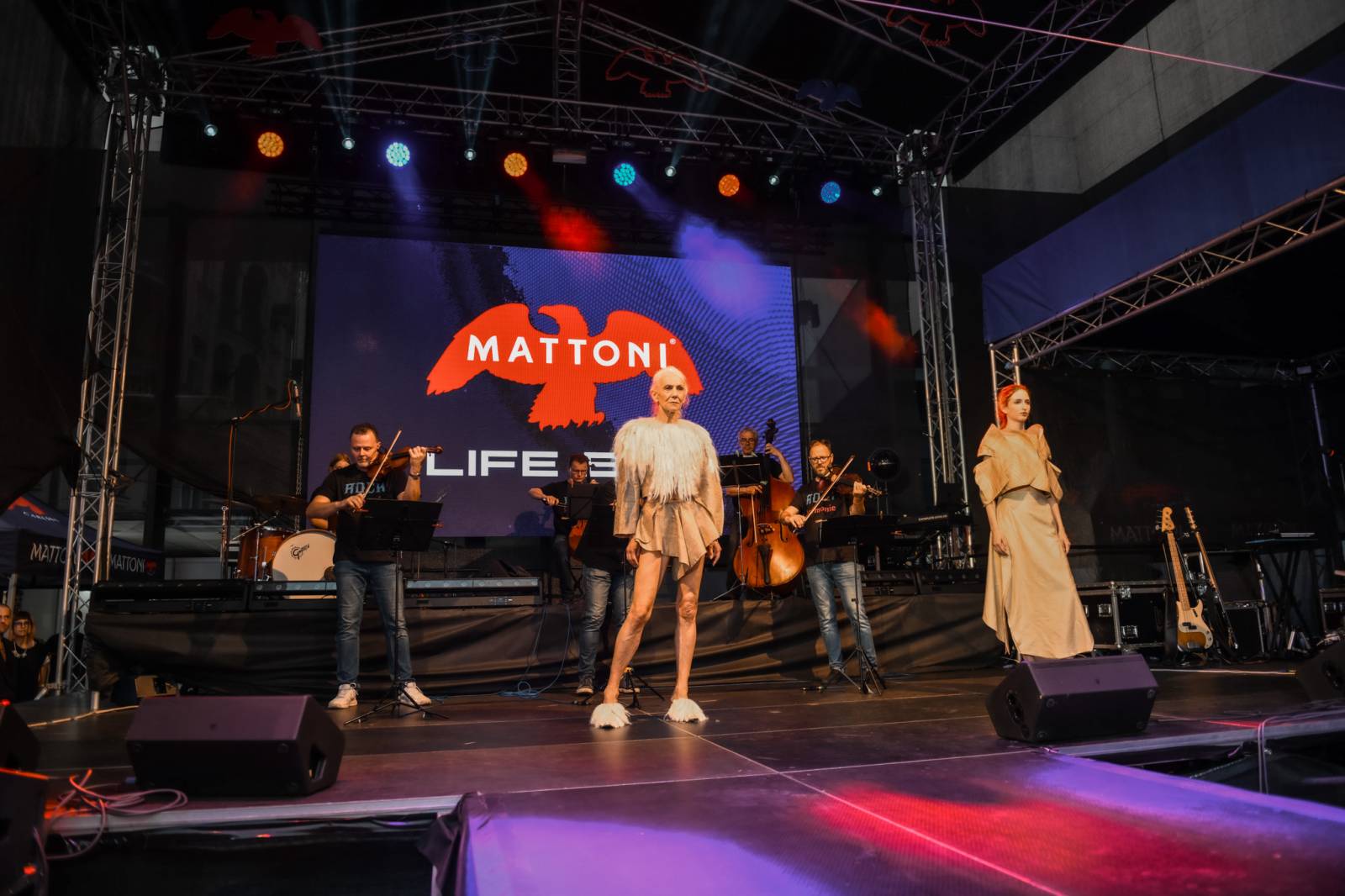 Na Mattoni Life Baru ve Varech to žije, nabízí koncerty i módní přehlídky