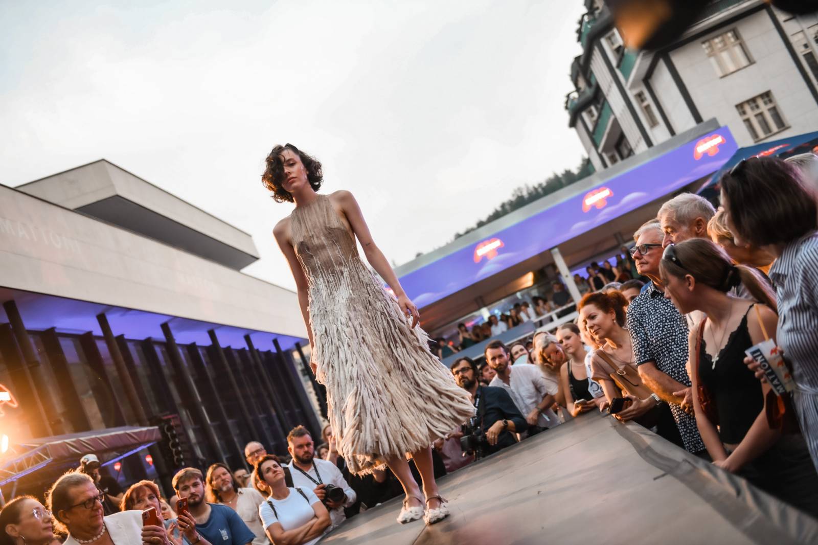 Na Mattoni Life Baru ve Varech to žije, nabízí koncerty i módní přehlídky