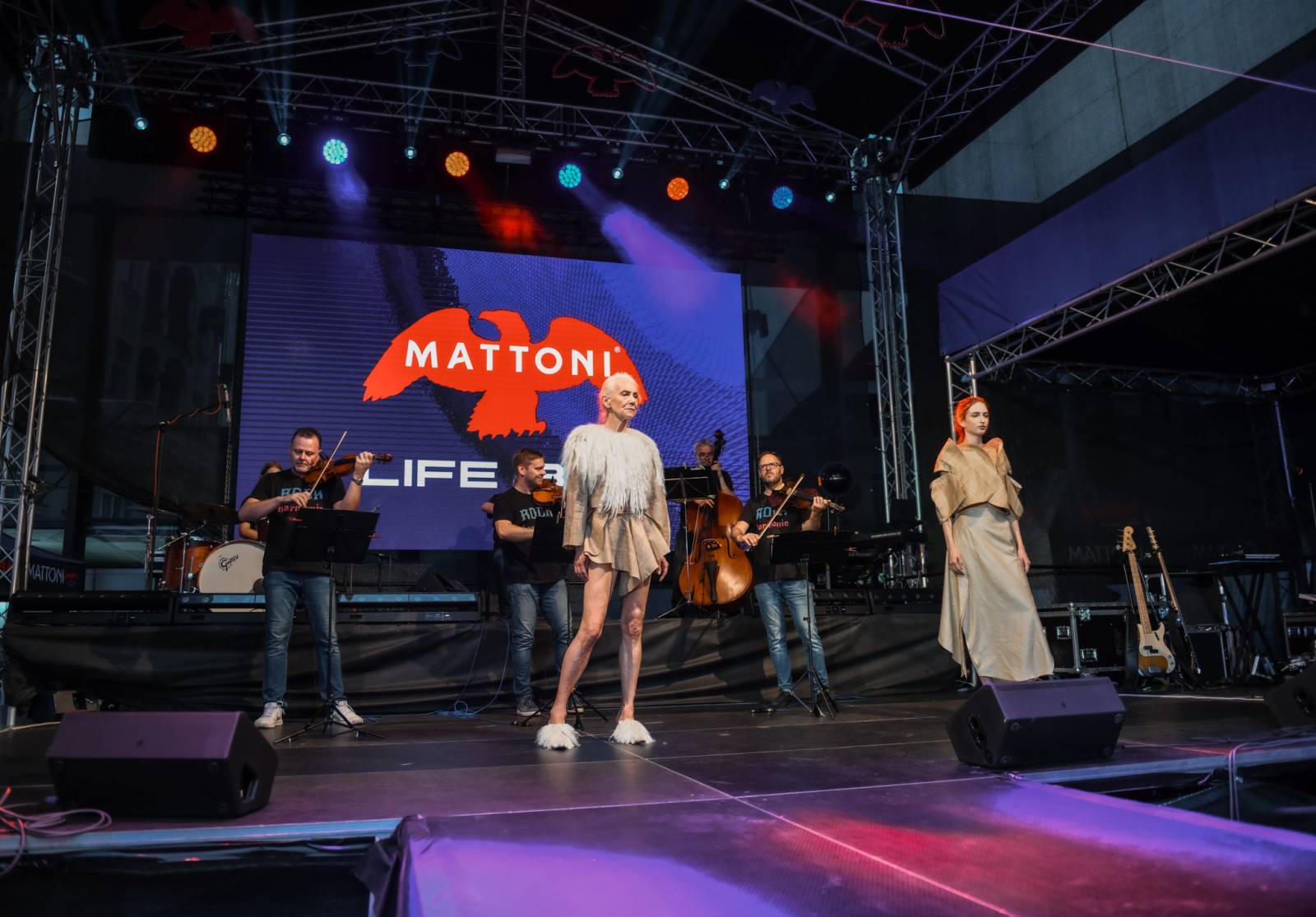 Na Mattoni Life Baru ve Varech to žije, nabízí koncerty i módní přehlídky