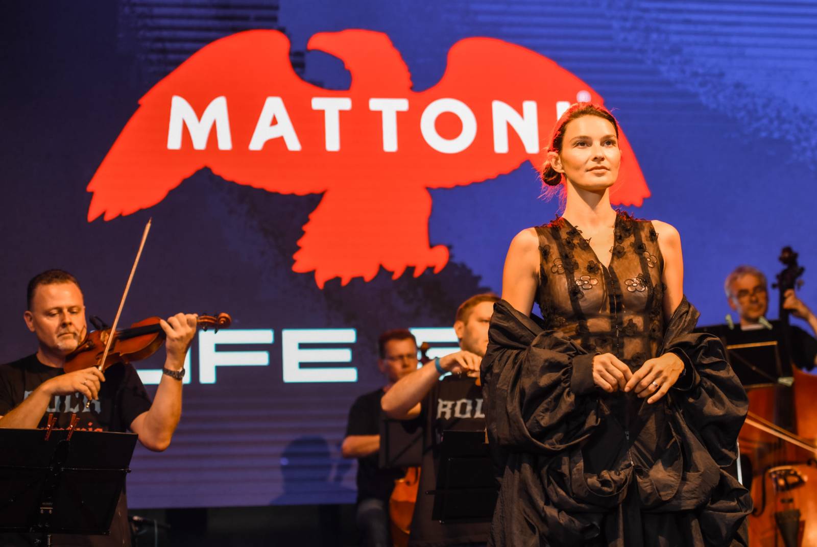 Na Mattoni Life Baru ve Varech to žije, nabízí koncerty i módní přehlídky