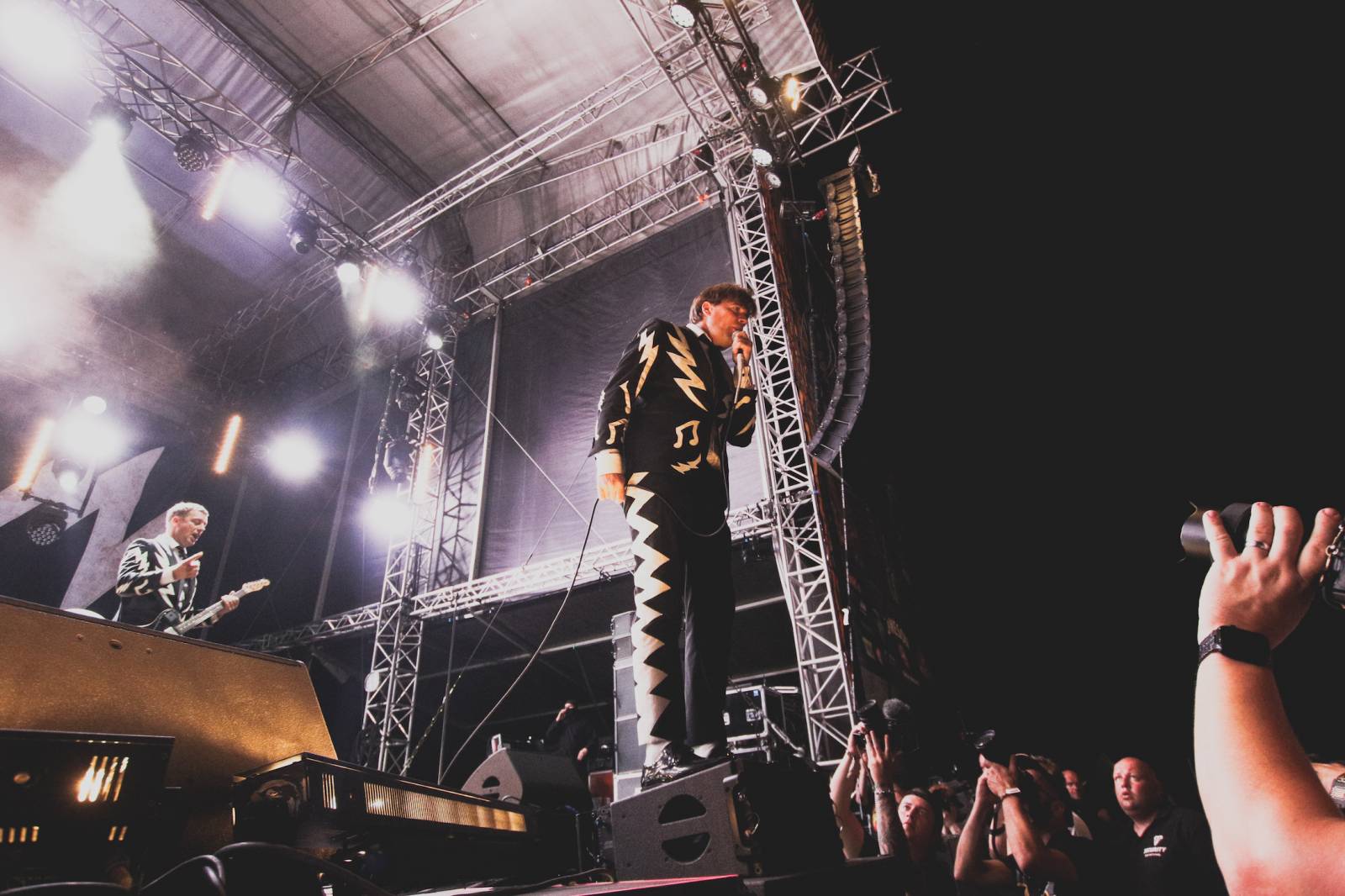 Mighty Sounds, den druhý: Ikoničtí Bad Religion, hajzlákový atentát s Gutalax a rock’n’rolloví gentlemani The Hives