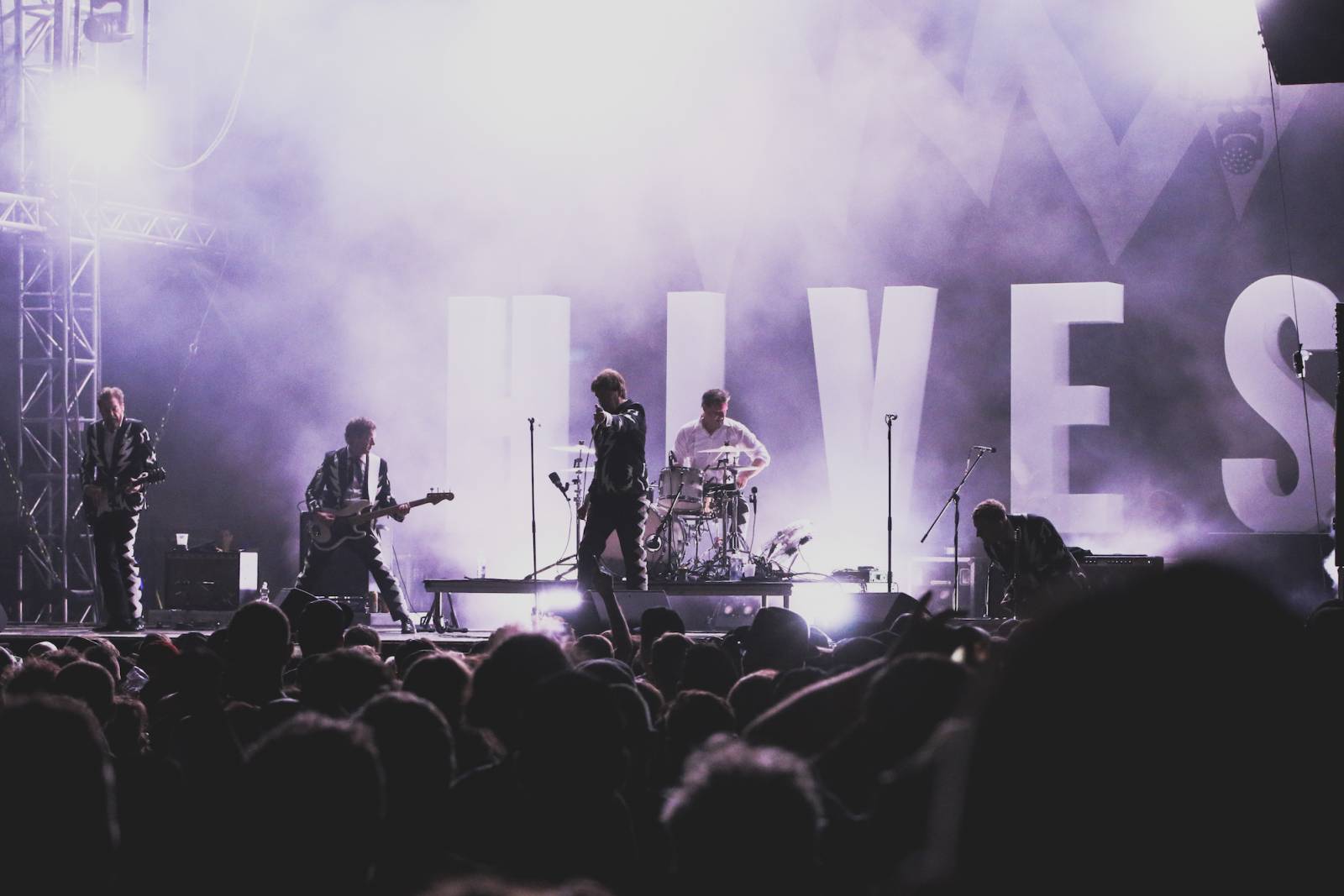 Mighty Sounds, den druhý: Ikoničtí Bad Religion, hajzlákový atentát s Gutalax a rock’n’rolloví gentlemani The Hives