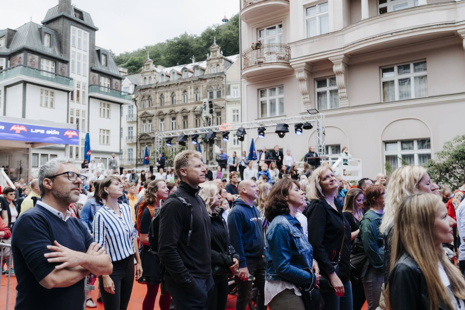 V Karlových Varech převzali stráž Zrní a Kapitán Demo, na koncertech měli plno
