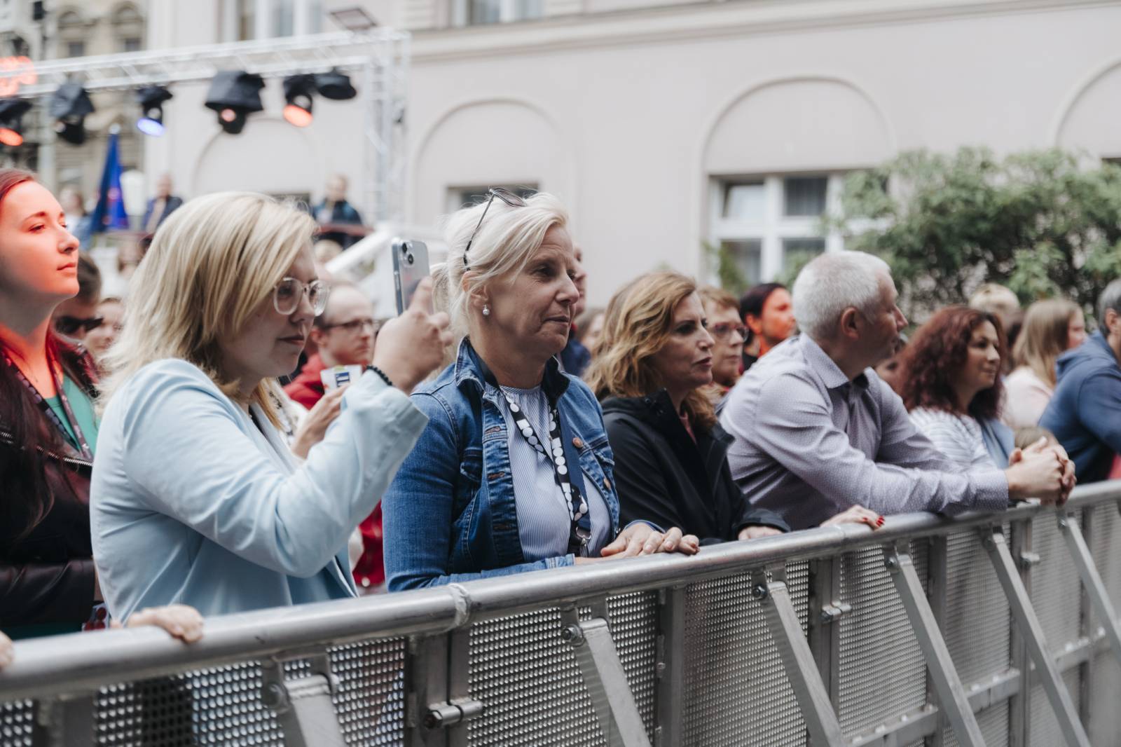 V Karlových Varech převzali stráž Zrní a Kapitán Demo, na koncertech měli plno