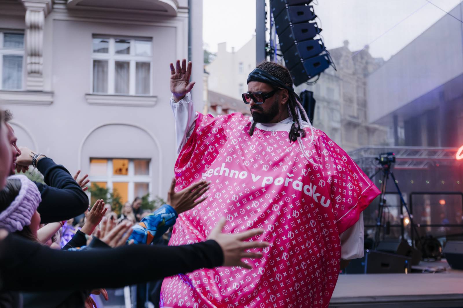 V Karlových Varech převzali stráž Zrní a Kapitán Demo, na koncertech měli plno