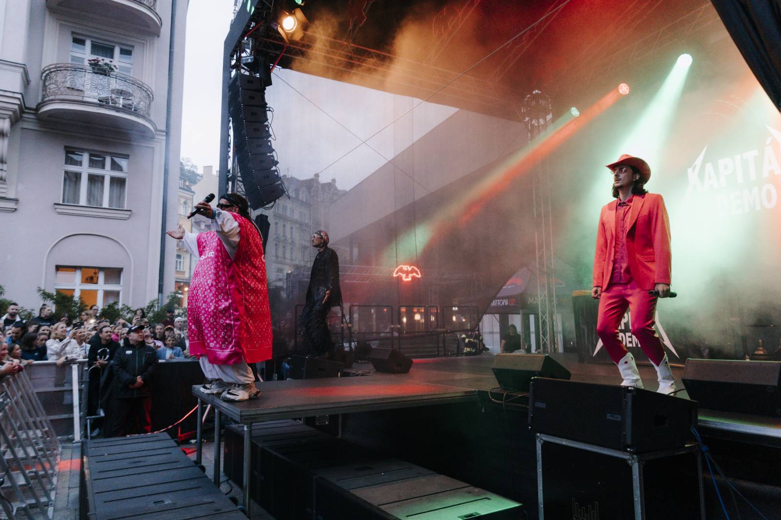 V Karlových Varech převzali stráž Zrní a Kapitán Demo, na koncertech měli plno