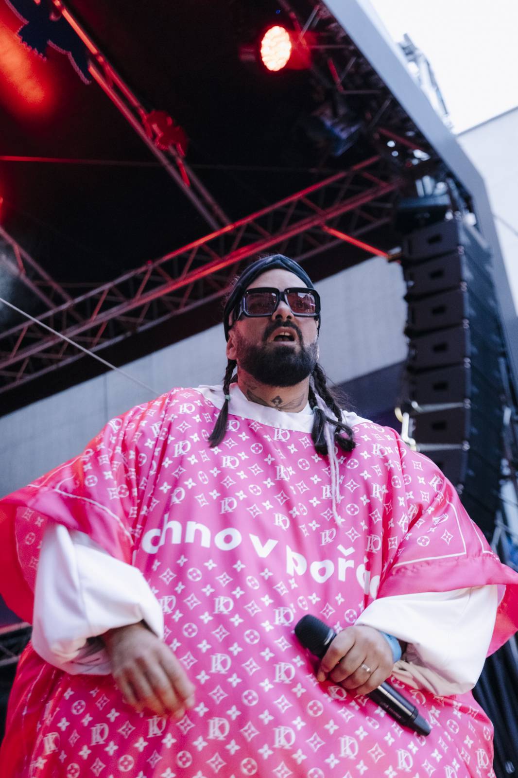 V Karlových Varech převzali stráž Zrní a Kapitán Demo, na koncertech měli plno