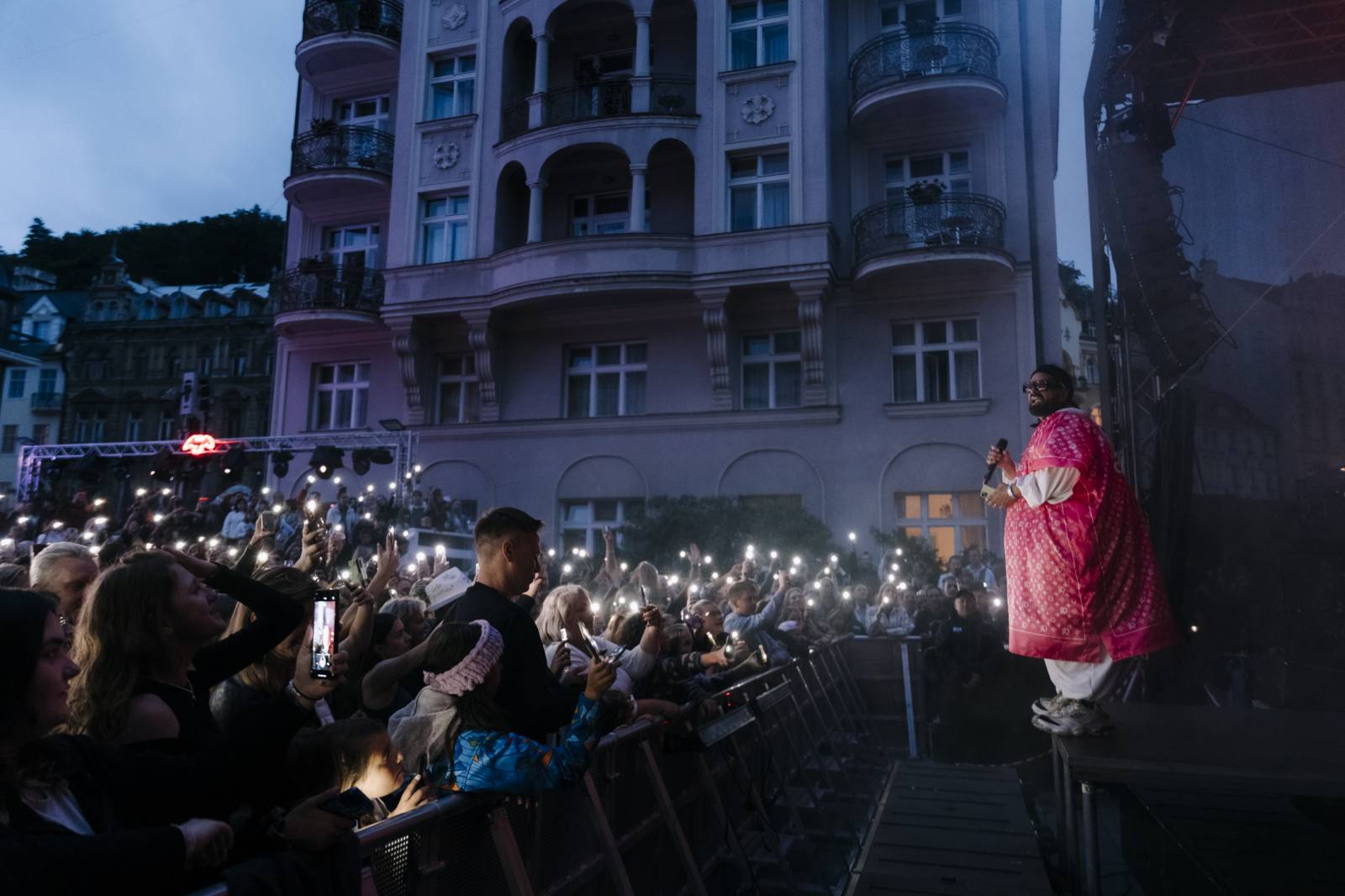 V Karlových Varech převzali stráž Zrní a Kapitán Demo, na koncertech měli plno