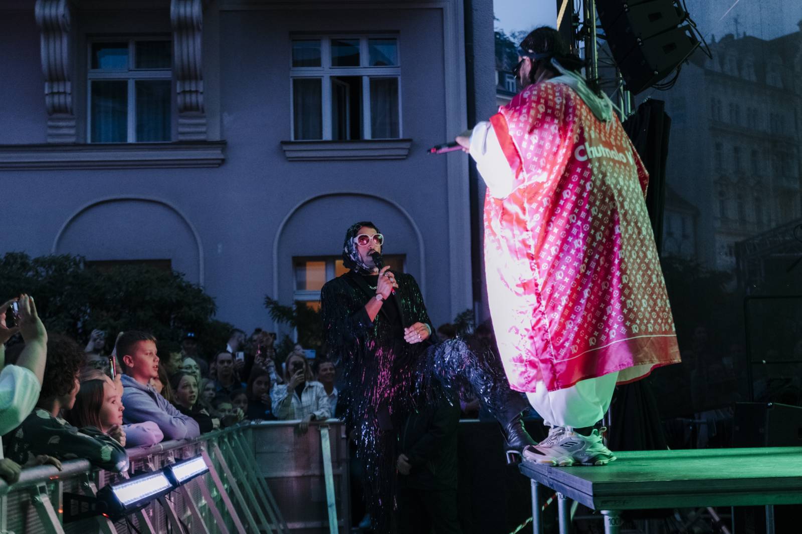 V Karlových Varech převzali stráž Zrní a Kapitán Demo, na koncertech měli plno