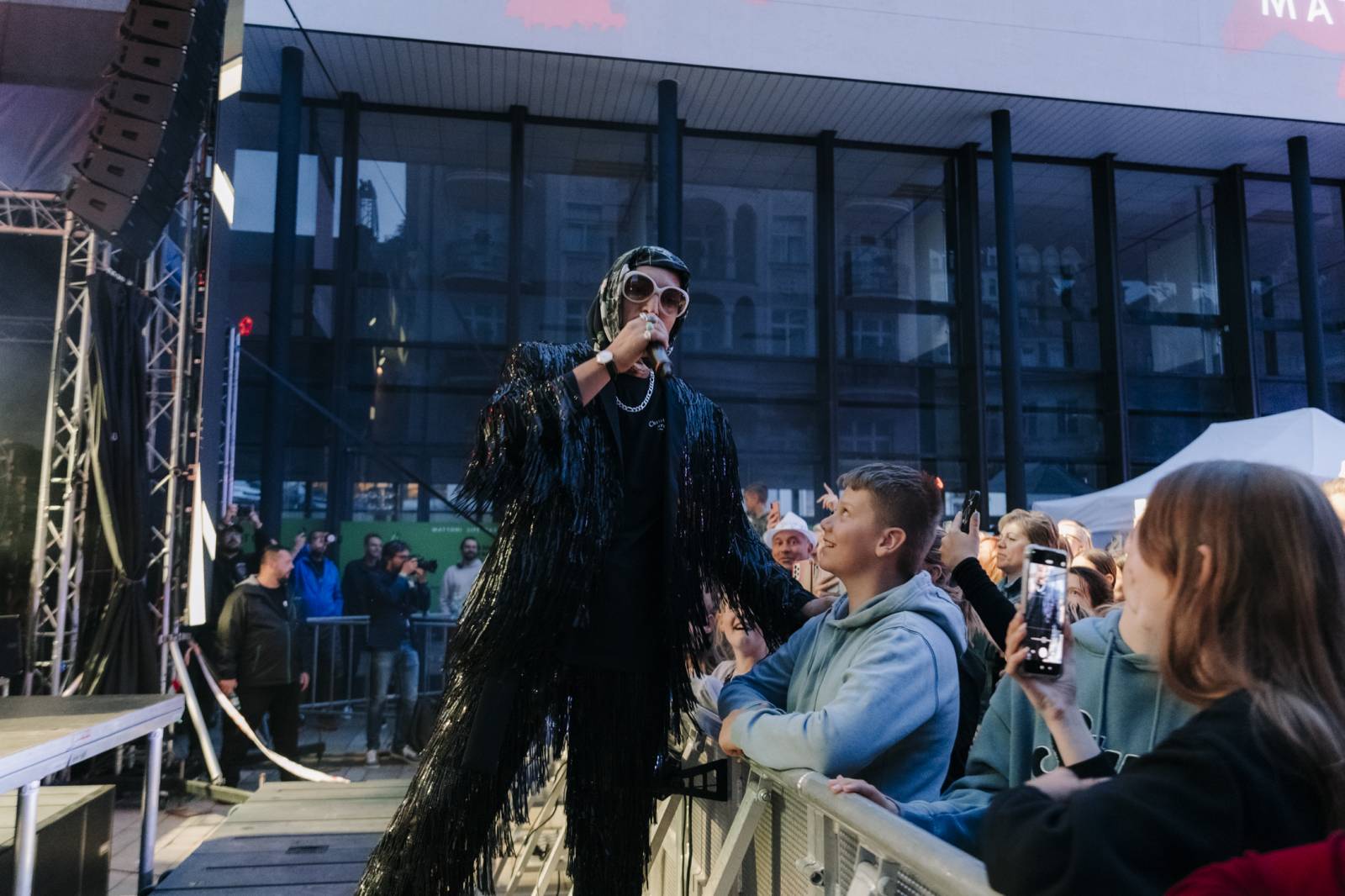 V Karlových Varech převzali stráž Zrní a Kapitán Demo, na koncertech měli plno