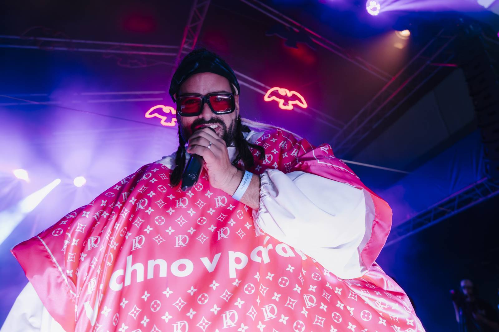 V Karlových Varech převzali stráž Zrní a Kapitán Demo, na koncertech měli plno