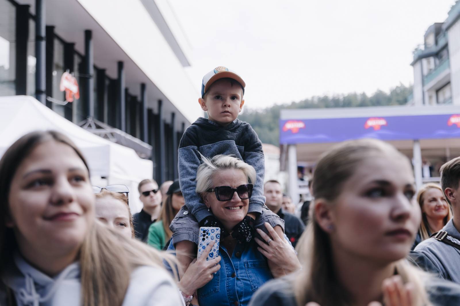 Pam Rabbit nechala Karlovy Vary nahlédnout do své duše, nadchl i Dan Bárta s Illustratosphere