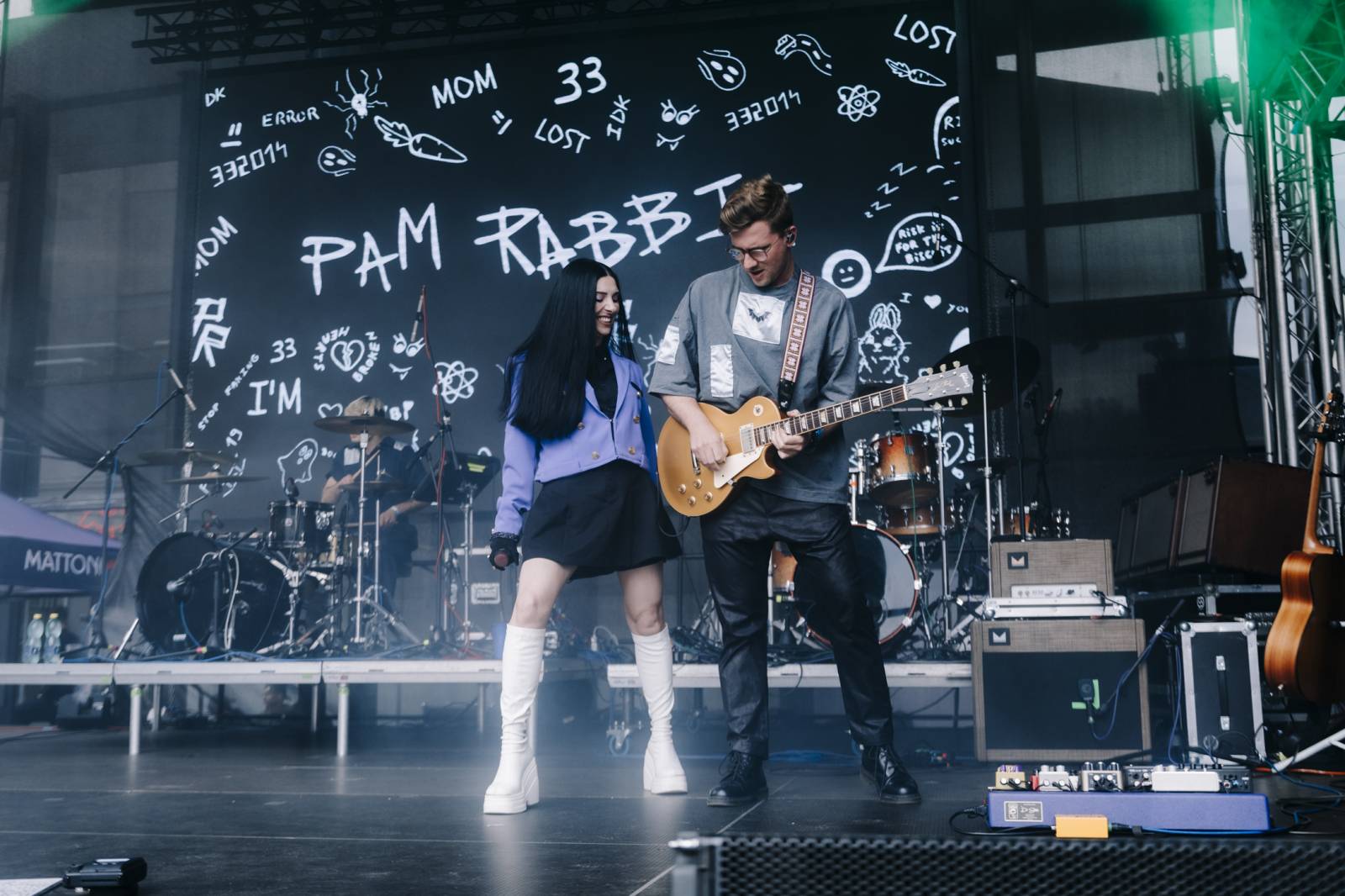 Pam Rabbit nechala Karlovy Vary nahlédnout do své duše, nadchl i Dan Bárta s Illustratosphere