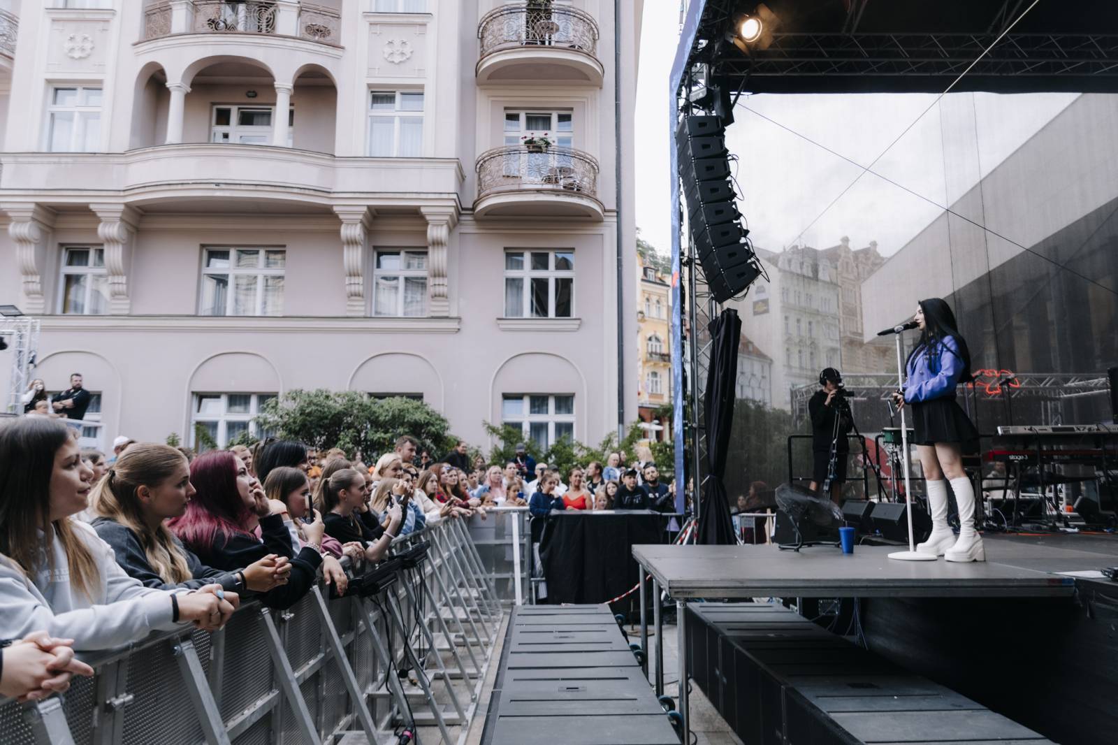 Pam Rabbit nechala Karlovy Vary nahlédnout do své duše, nadchl i Dan Bárta s Illustratosphere