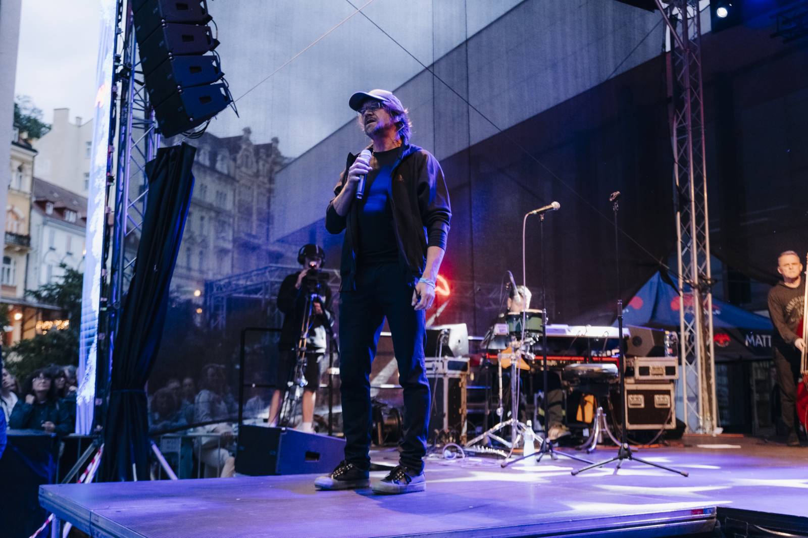 Pam Rabbit nechala Karlovy Vary nahlédnout do své duše, nadchl i Dan Bárta s Illustratosphere