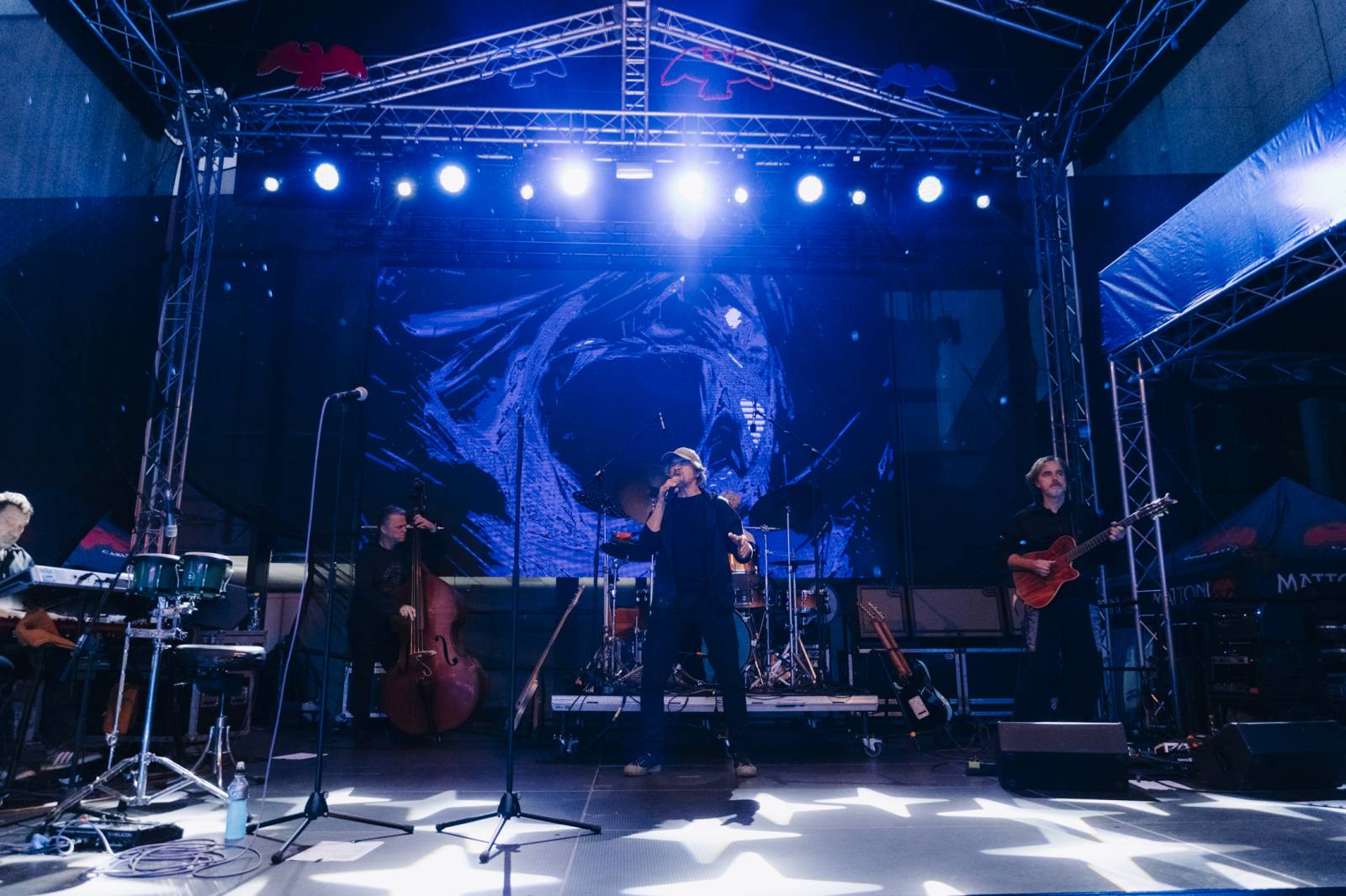 Pam Rabbit nechala Karlovy Vary nahlédnout do své duše, nadchl i Dan Bárta s Illustratosphere