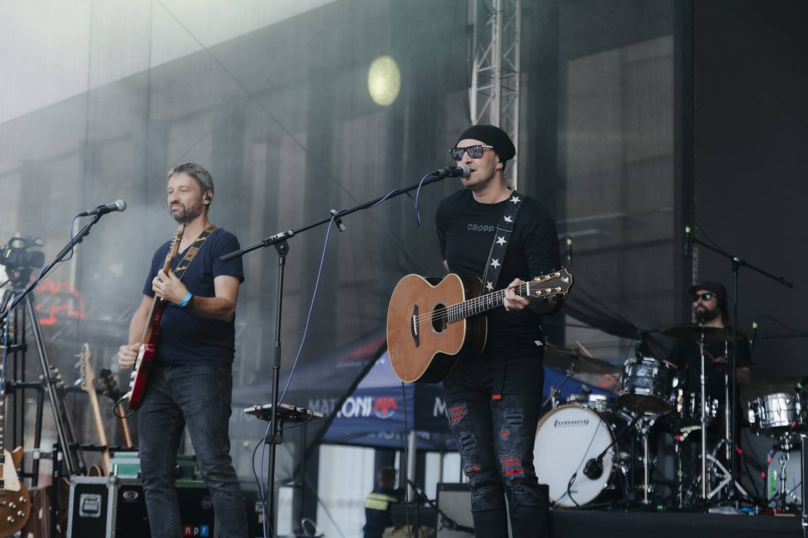 U Vřídla ve Varech se opět tancovalo. Tentokrát na písně We Are Domi a Nedivoč