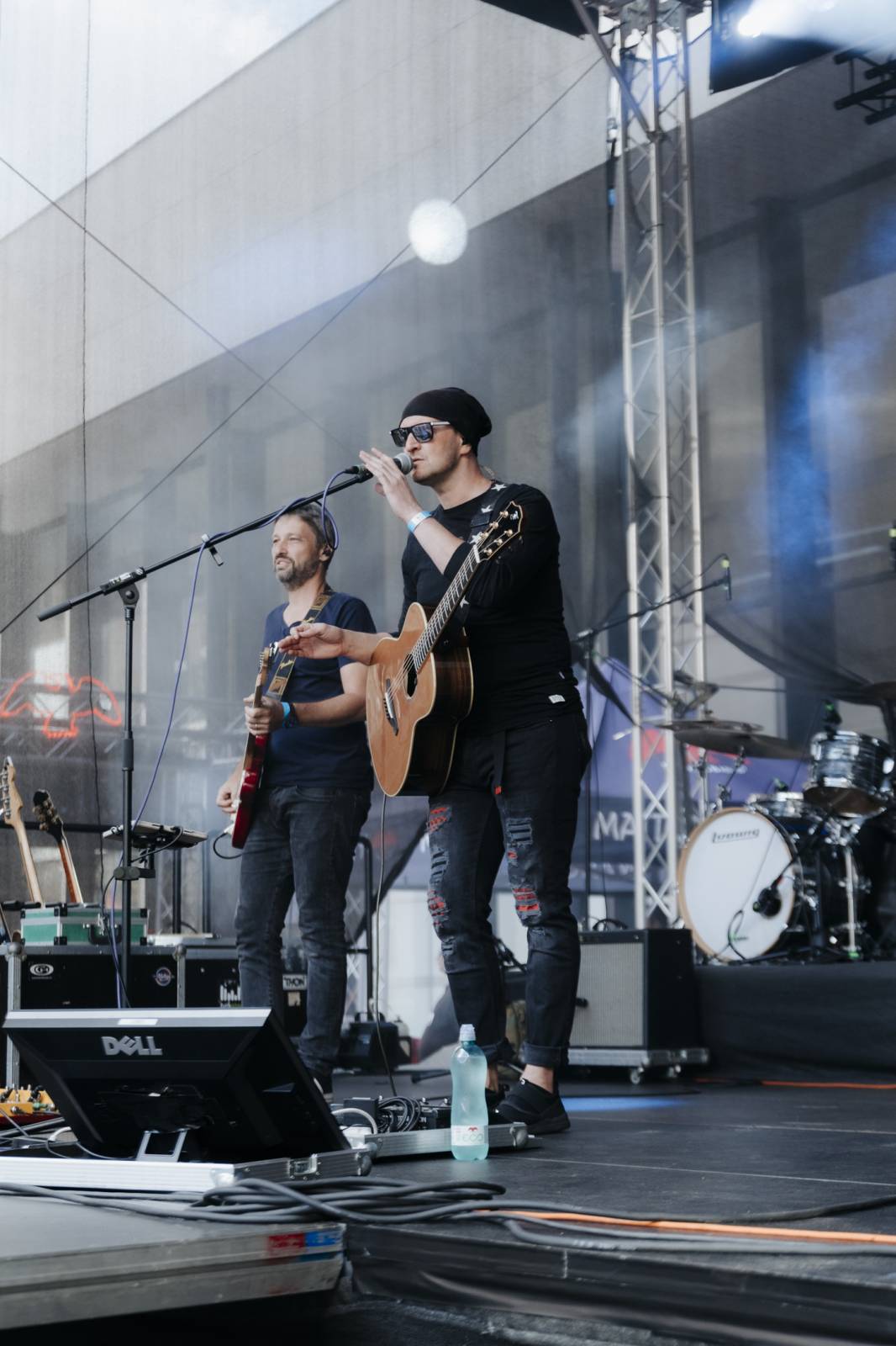 U Vřídla ve Varech se opět tancovalo. Tentokrát na písně We Are Domi a Nedivoč