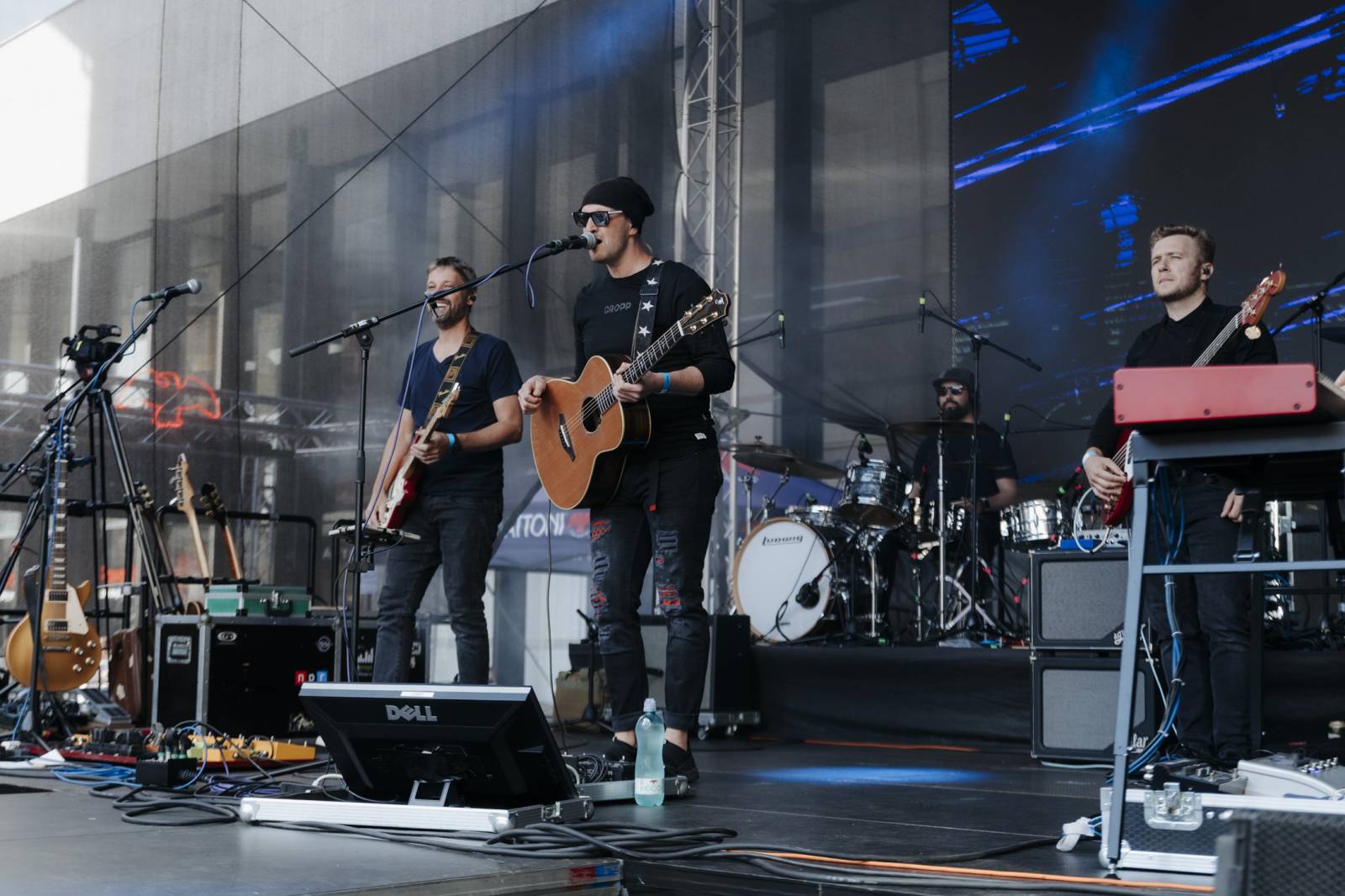 U Vřídla ve Varech se opět tancovalo. Tentokrát na písně We Are Domi a Nedivoč