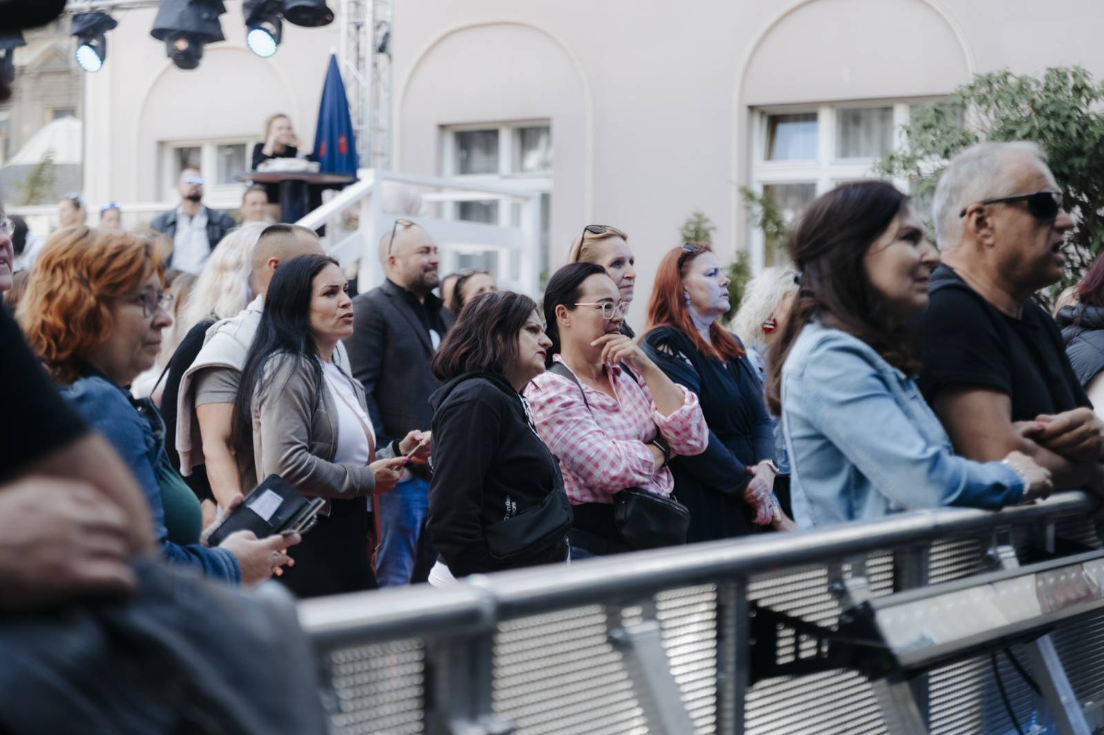U Vřídla ve Varech se opět tancovalo. Tentokrát na písně We Are Domi a Nedivoč