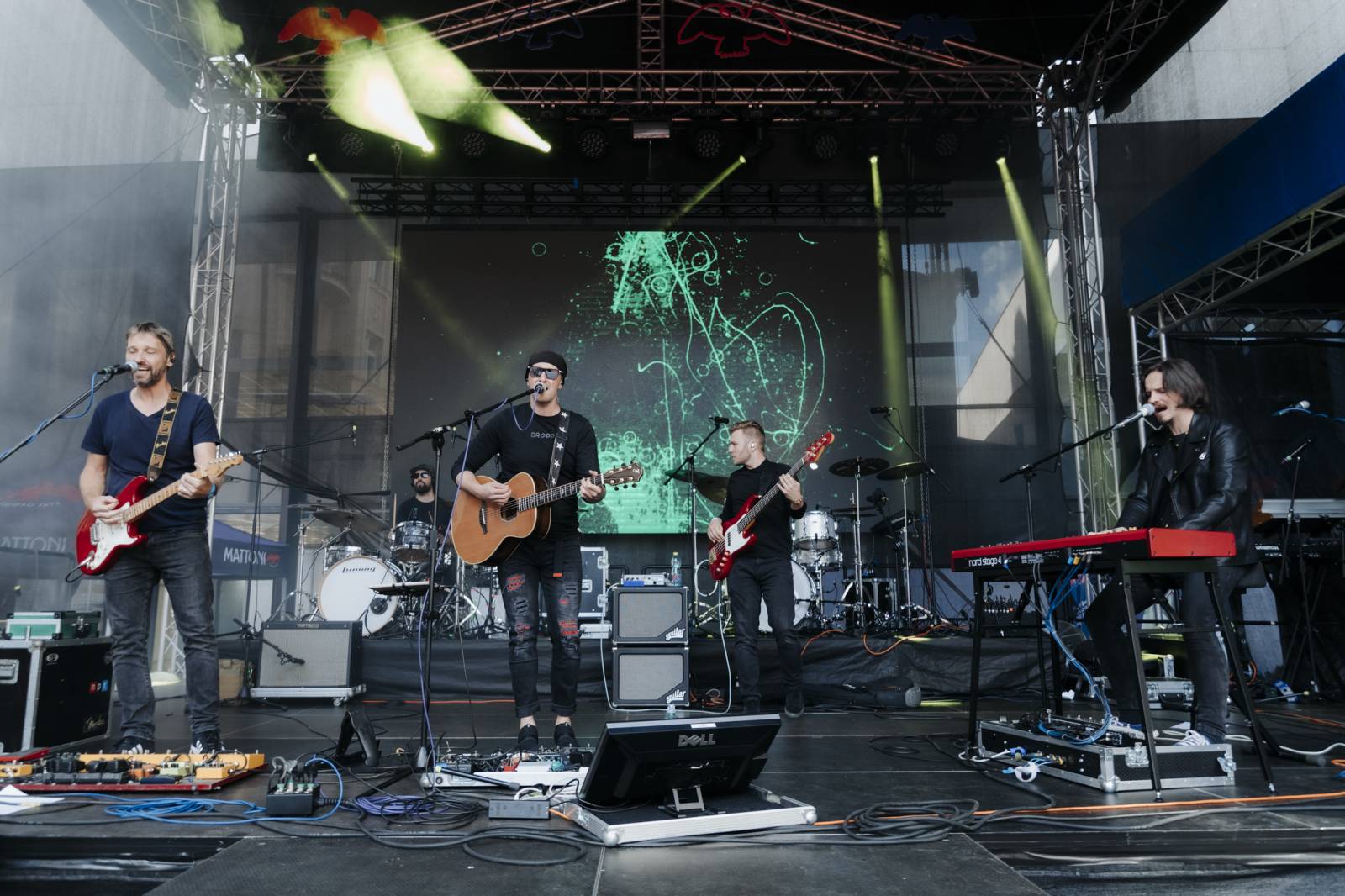 U Vřídla ve Varech se opět tancovalo. Tentokrát na písně We Are Domi a Nedivoč