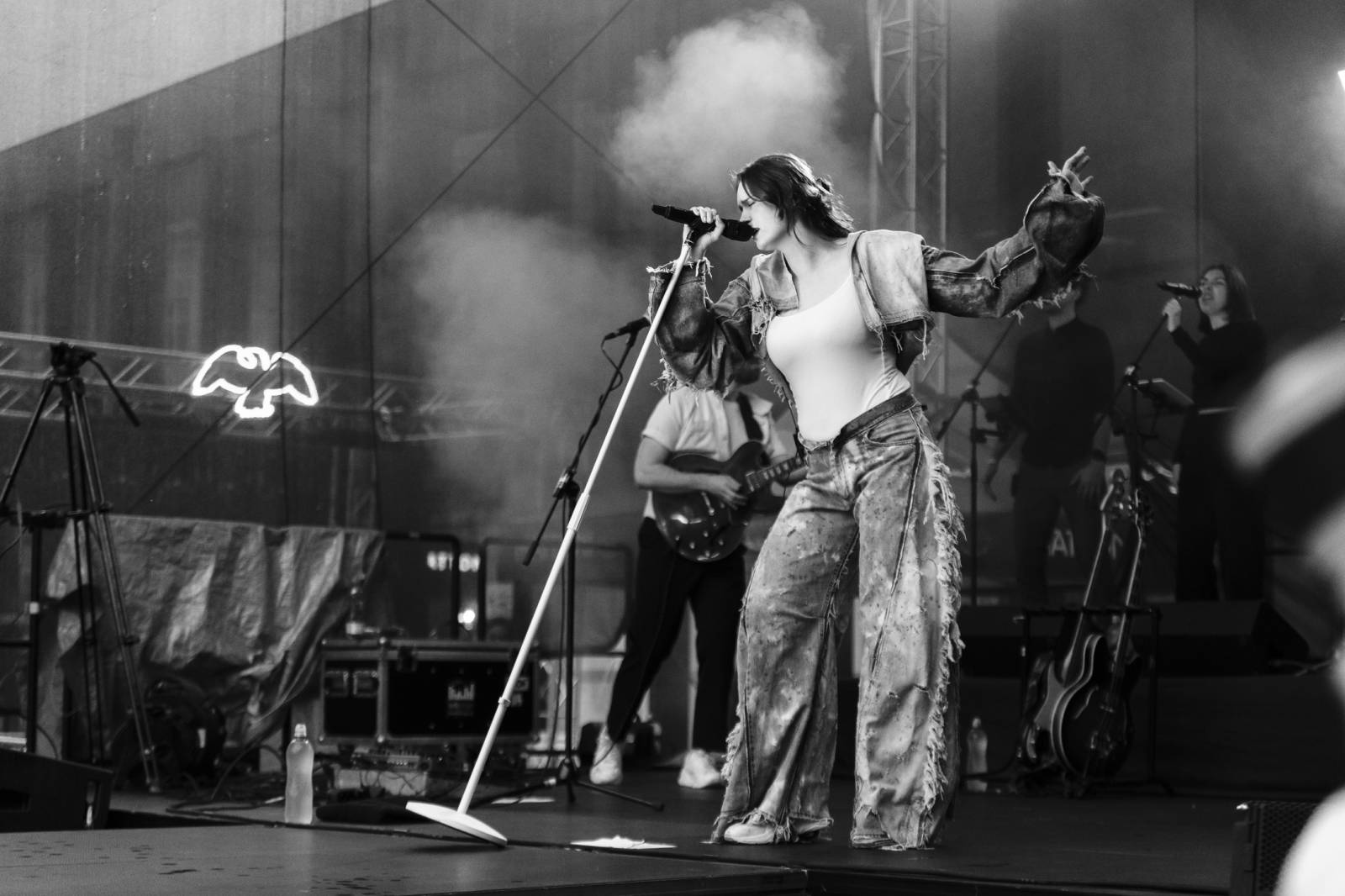 U Vřídla ve Varech se opět tancovalo. Tentokrát na písně We Are Domi a Nedivoč