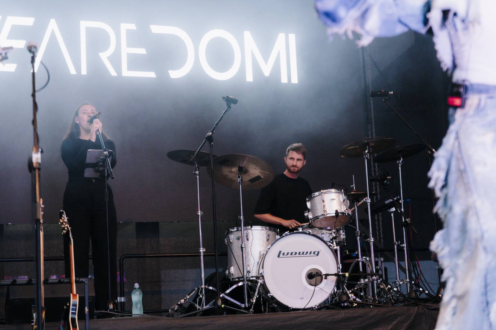 U Vřídla ve Varech se opět tancovalo. Tentokrát na písně We Are Domi a Nedivoč