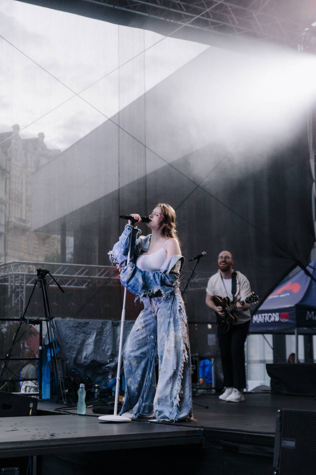 U Vřídla ve Varech se opět tancovalo. Tentokrát na písně We Are Domi a Nedivoč