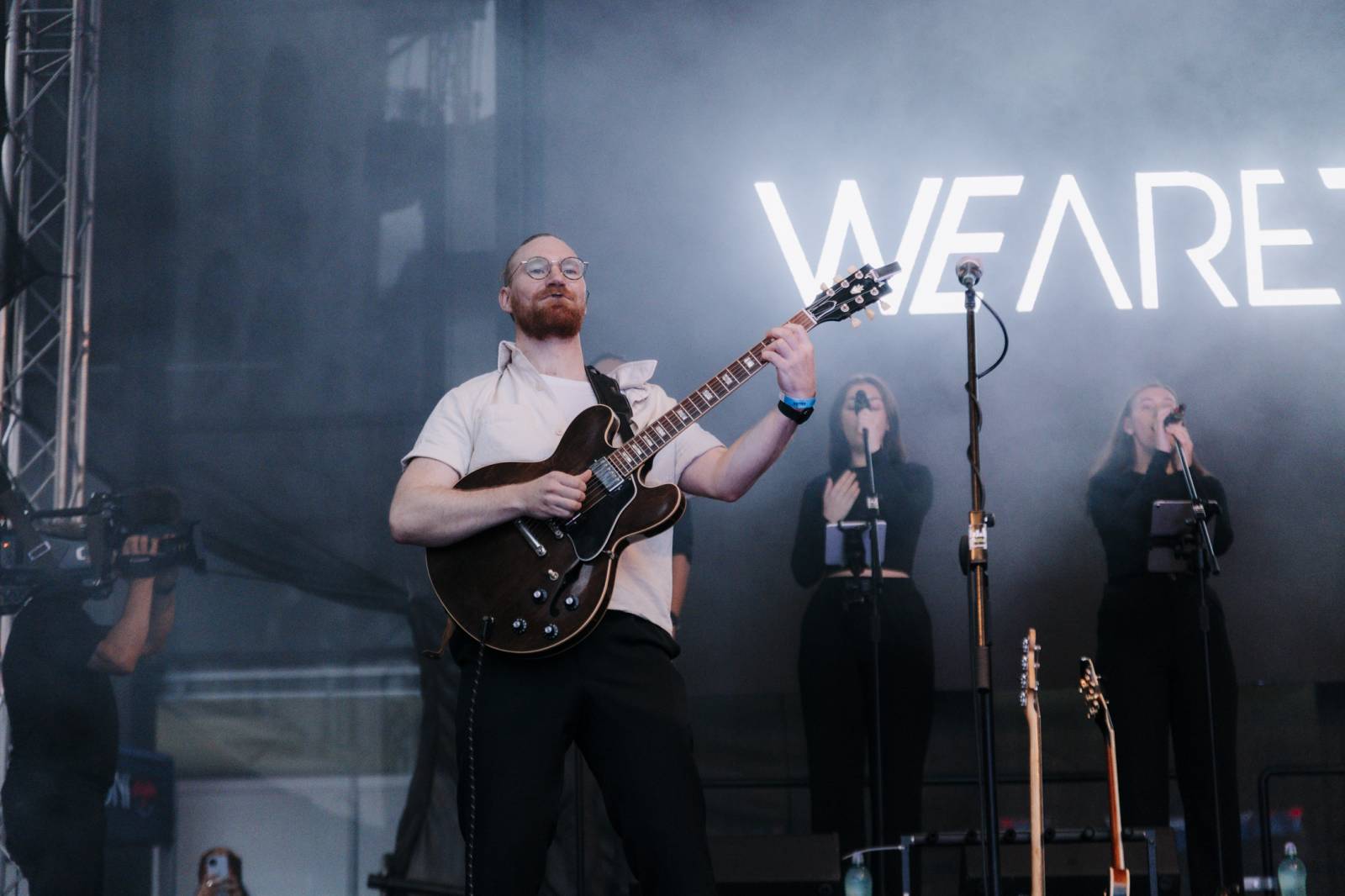 U Vřídla ve Varech se opět tancovalo. Tentokrát na písně We Are Domi a Nedivoč