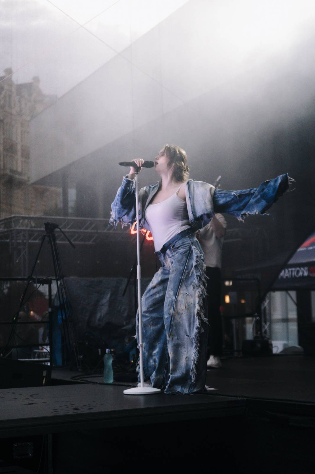 U Vřídla ve Varech se opět tancovalo. Tentokrát na písně We Are Domi a Nedivoč