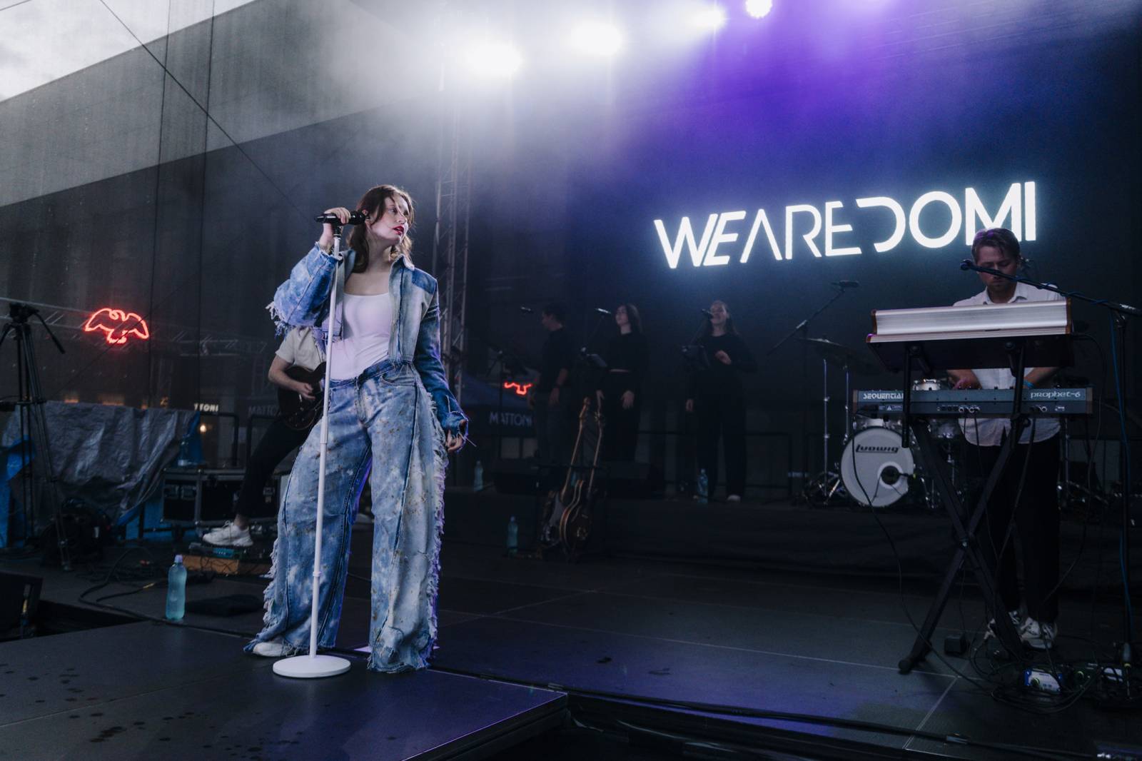 U Vřídla ve Varech se opět tancovalo. Tentokrát na písně We Are Domi a Nedivoč