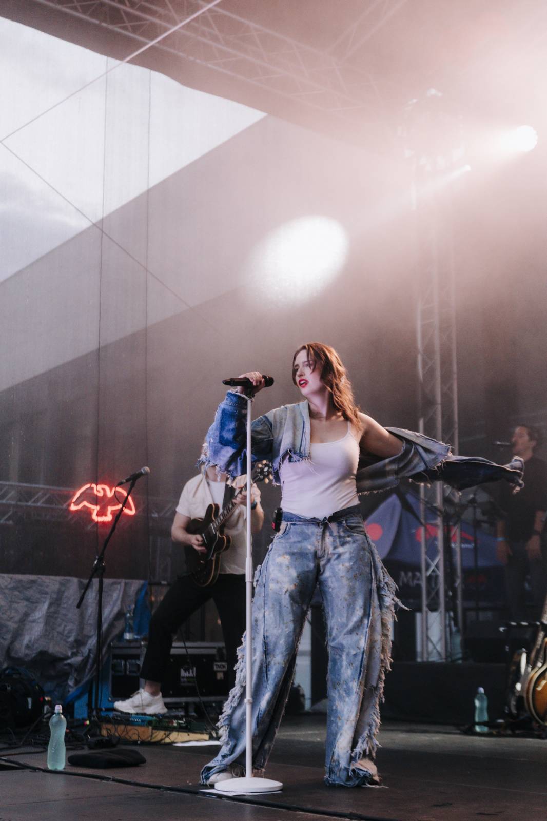 U Vřídla ve Varech se opět tancovalo. Tentokrát na písně We Are Domi a Nedivoč