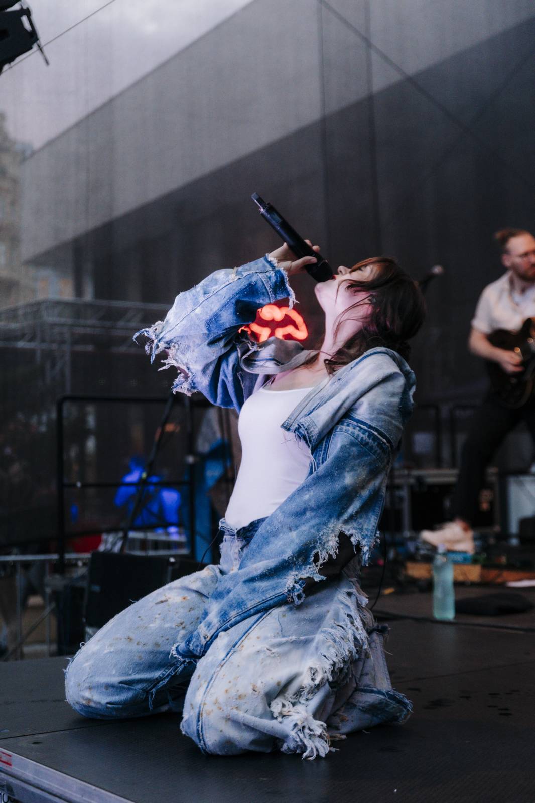 U Vřídla ve Varech se opět tancovalo. Tentokrát na písně We Are Domi a Nedivoč