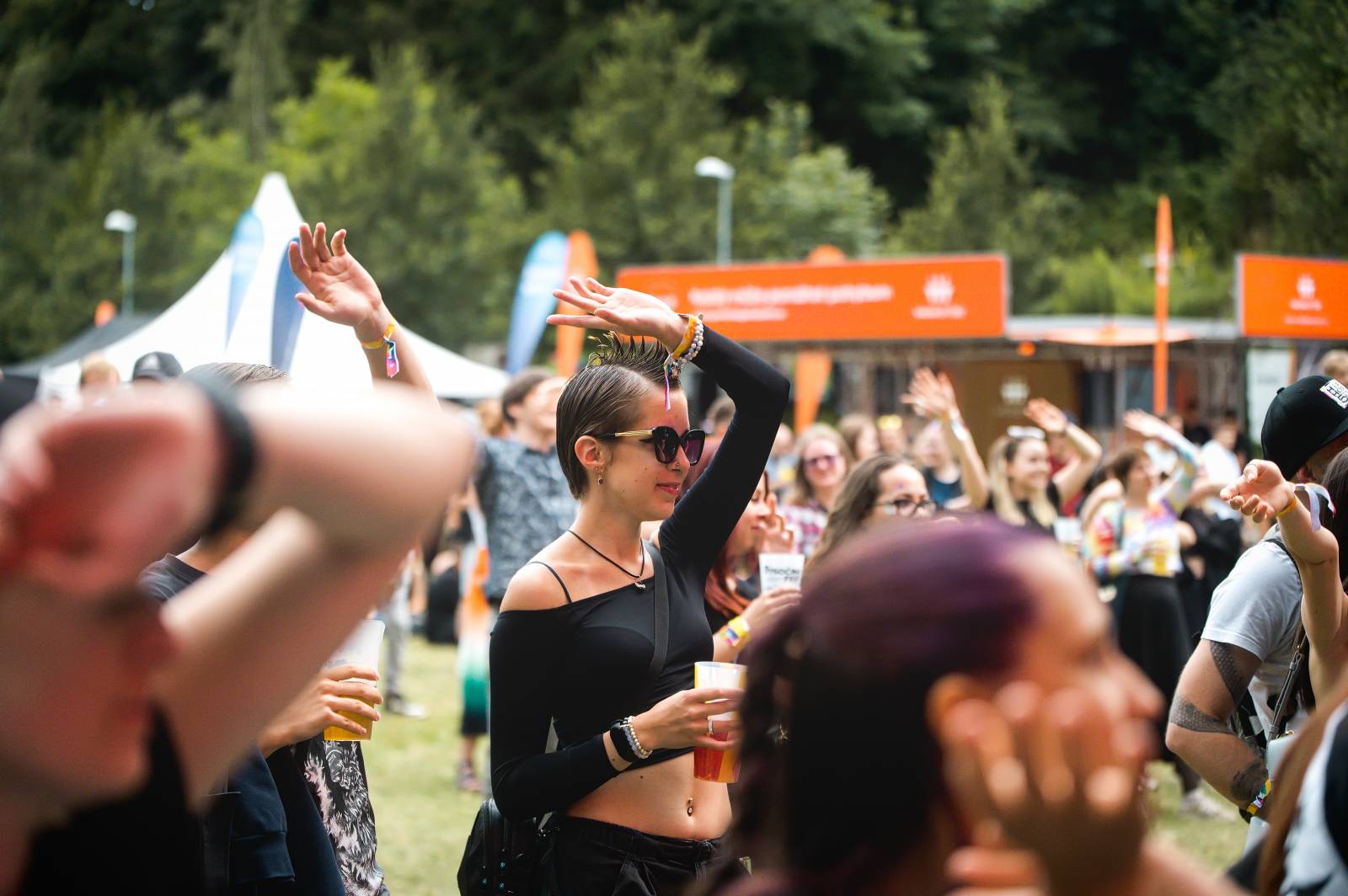 Tomáš Klus vyrazil v Jihlavě do publika, druhý den na Vysočina Festu hráli i PSH, Tři sestry či Ben Cristovao