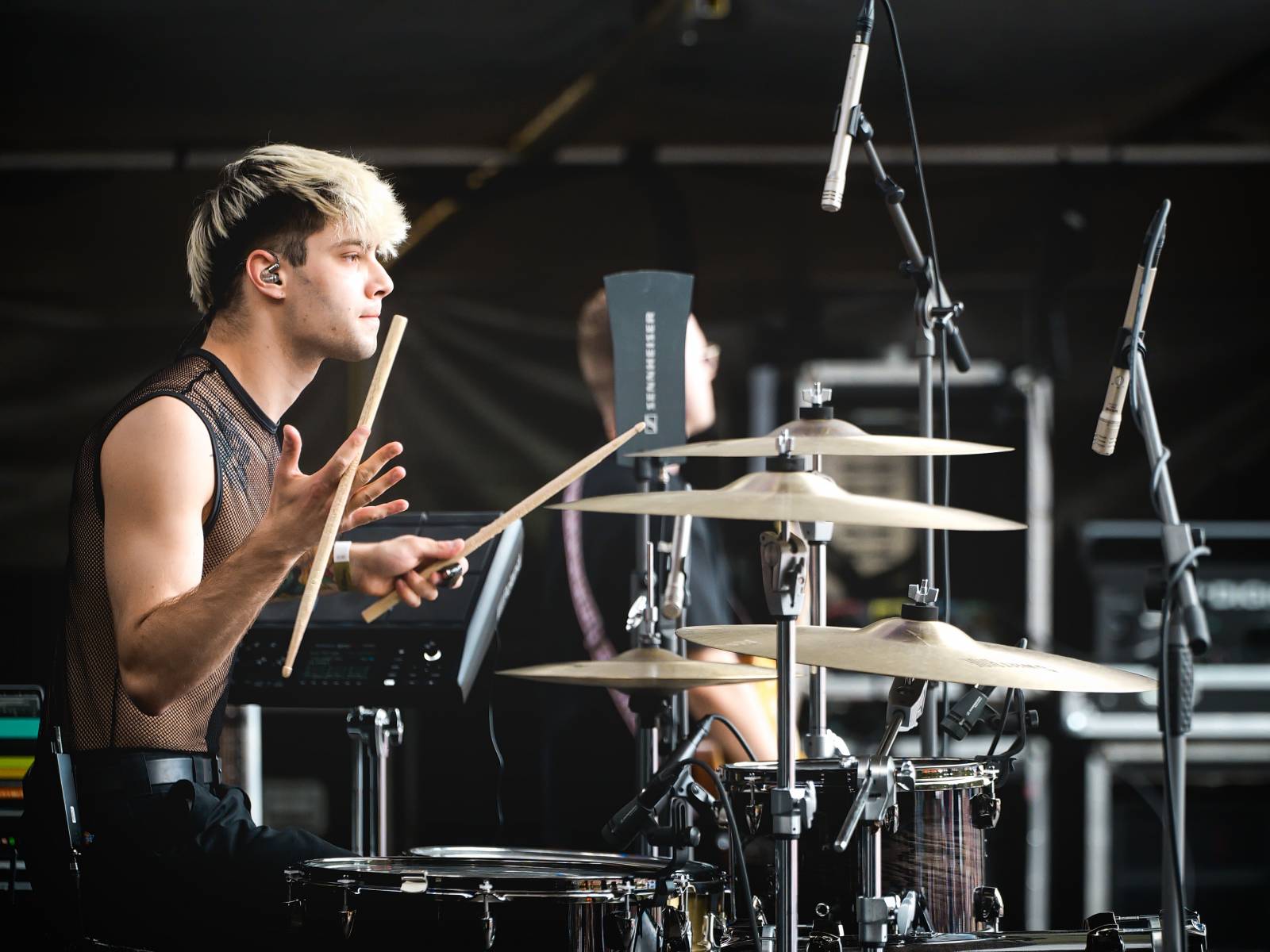 Tomáš Klus vyrazil v Jihlavě do publika, druhý den na Vysočina Festu hráli i PSH, Tři sestry či Ben Cristovao