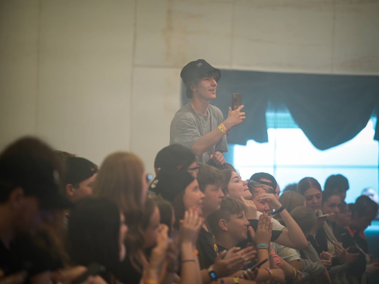 Tomáš Klus vyrazil v Jihlavě do publika, druhý den na Vysočina Festu hráli i PSH, Tři sestry či Ben Cristovao