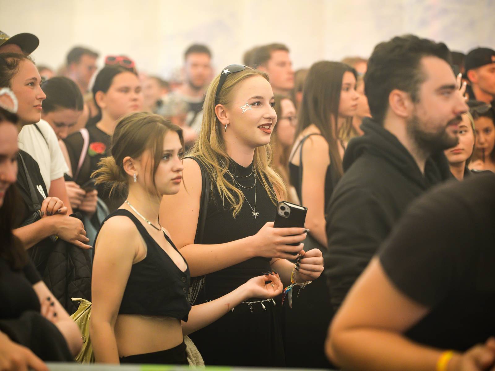 Tomáš Klus vyrazil v Jihlavě do publika, druhý den na Vysočina Festu hráli i PSH, Tři sestry či Ben Cristovao