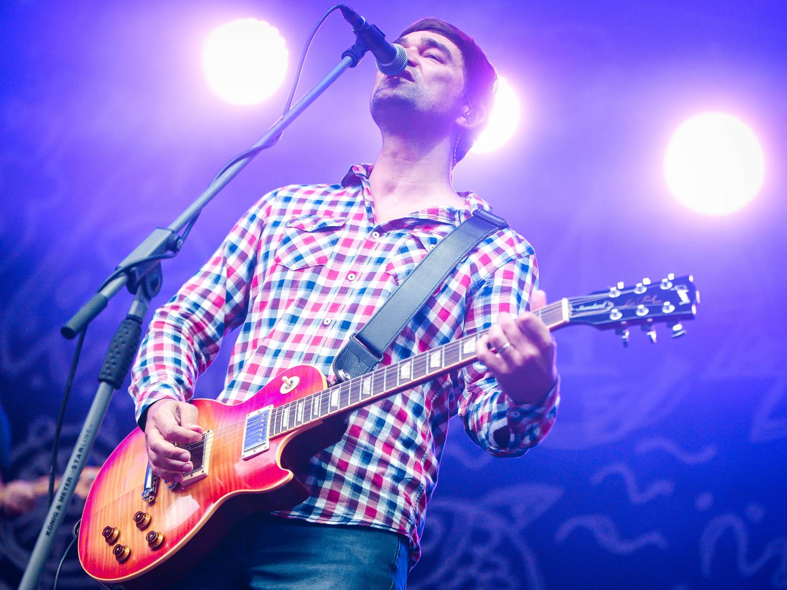 Tomáš Klus vyrazil v Jihlavě do publika, druhý den na Vysočina Festu hráli i PSH, Tři sestry či Ben Cristovao