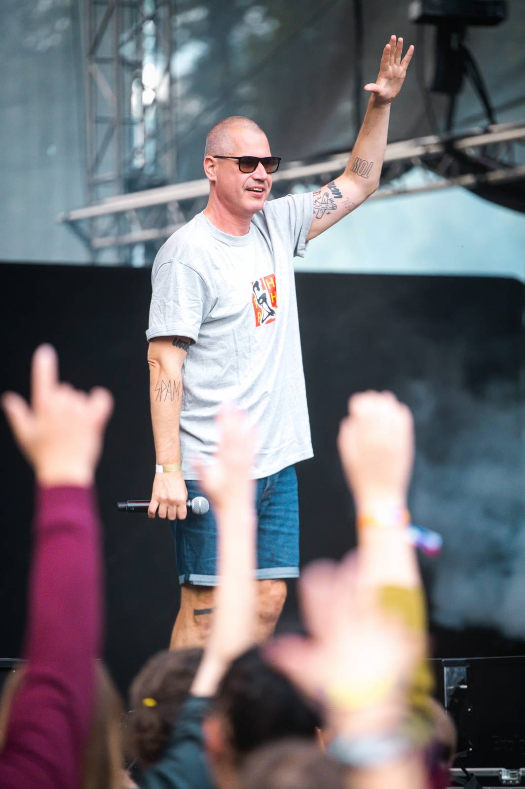 Tomáš Klus vyrazil v Jihlavě do publika, druhý den na Vysočina Festu hráli i PSH, Tři sestry či Ben Cristovao