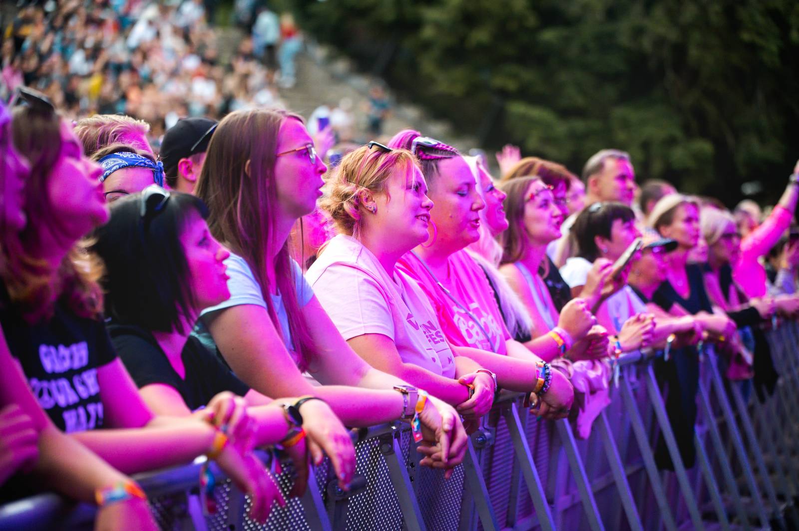 Tomáš Klus vyrazil v Jihlavě do publika, druhý den na Vysočina Festu hráli i PSH, Tři sestry či Ben Cristovao