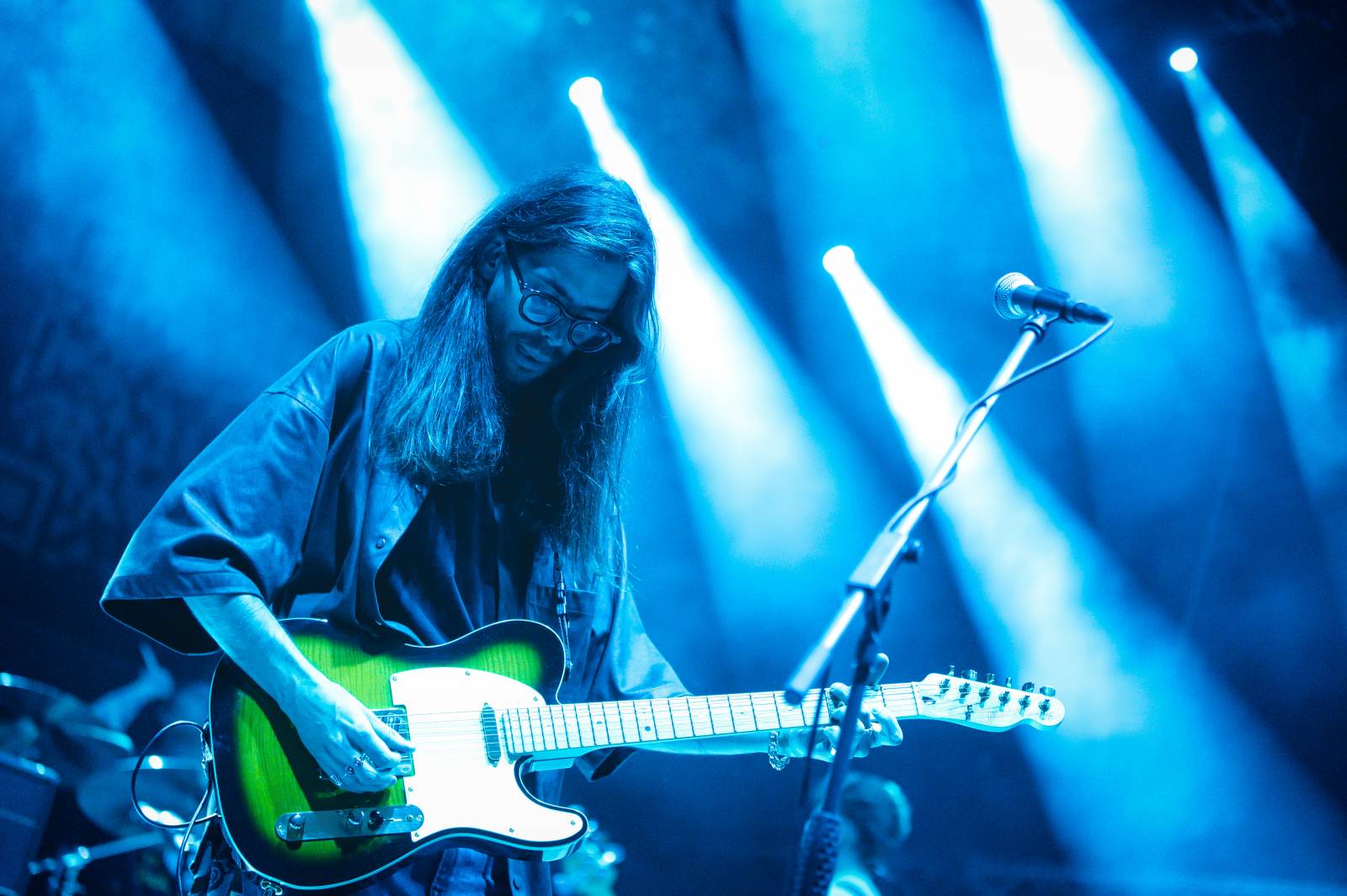 Tomáš Klus vyrazil v Jihlavě do publika, druhý den na Vysočina Festu hráli i PSH, Tři sestry či Ben Cristovao