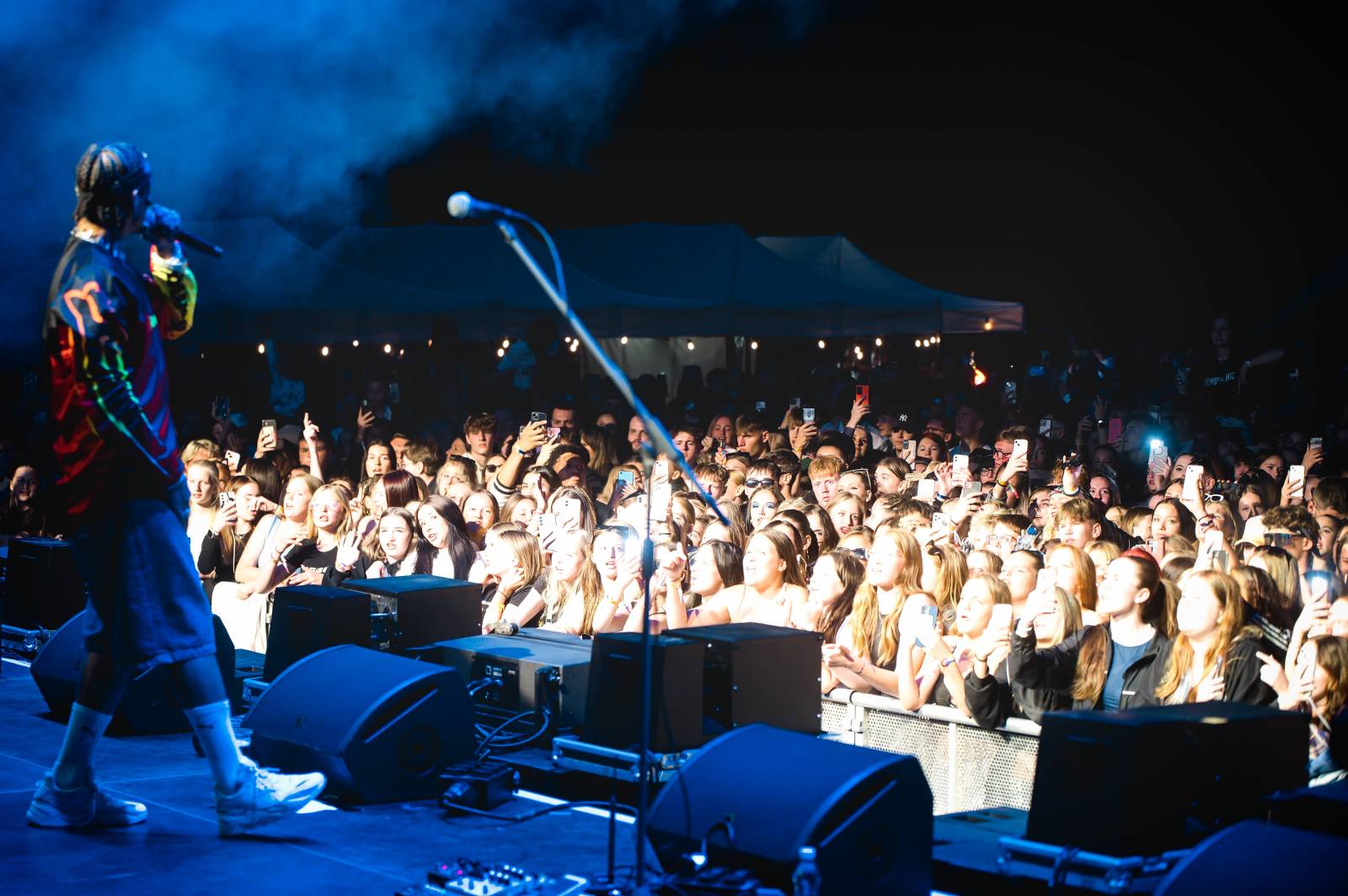 Tomáš Klus vyrazil v Jihlavě do publika, druhý den na Vysočina Festu hráli i PSH, Tři sestry či Ben Cristovao