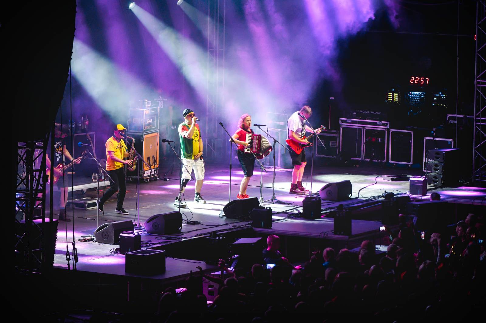 Tomáš Klus vyrazil v Jihlavě do publika, druhý den na Vysočina Festu hráli i PSH, Tři sestry či Ben Cristovao